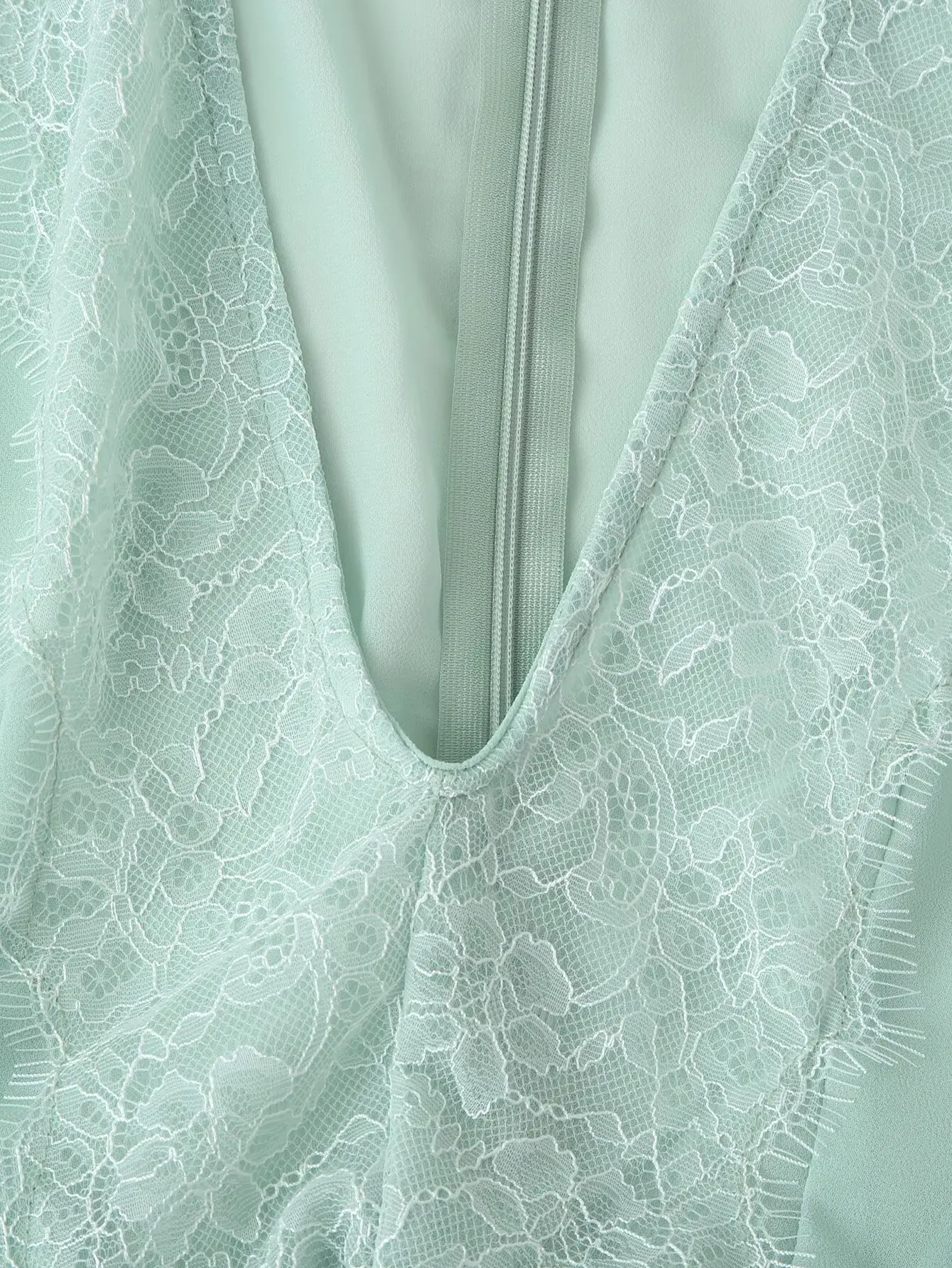 Zartes Grünes Spitzenkleid mit V-Ausschnitt, Maxi-Länge, Schicke Weite Ärmel, Plissiert, Schlanke Passform, Mehrschichtiges Abendkleid, Hochzeitsgast-Robe 2026 – Detail 9