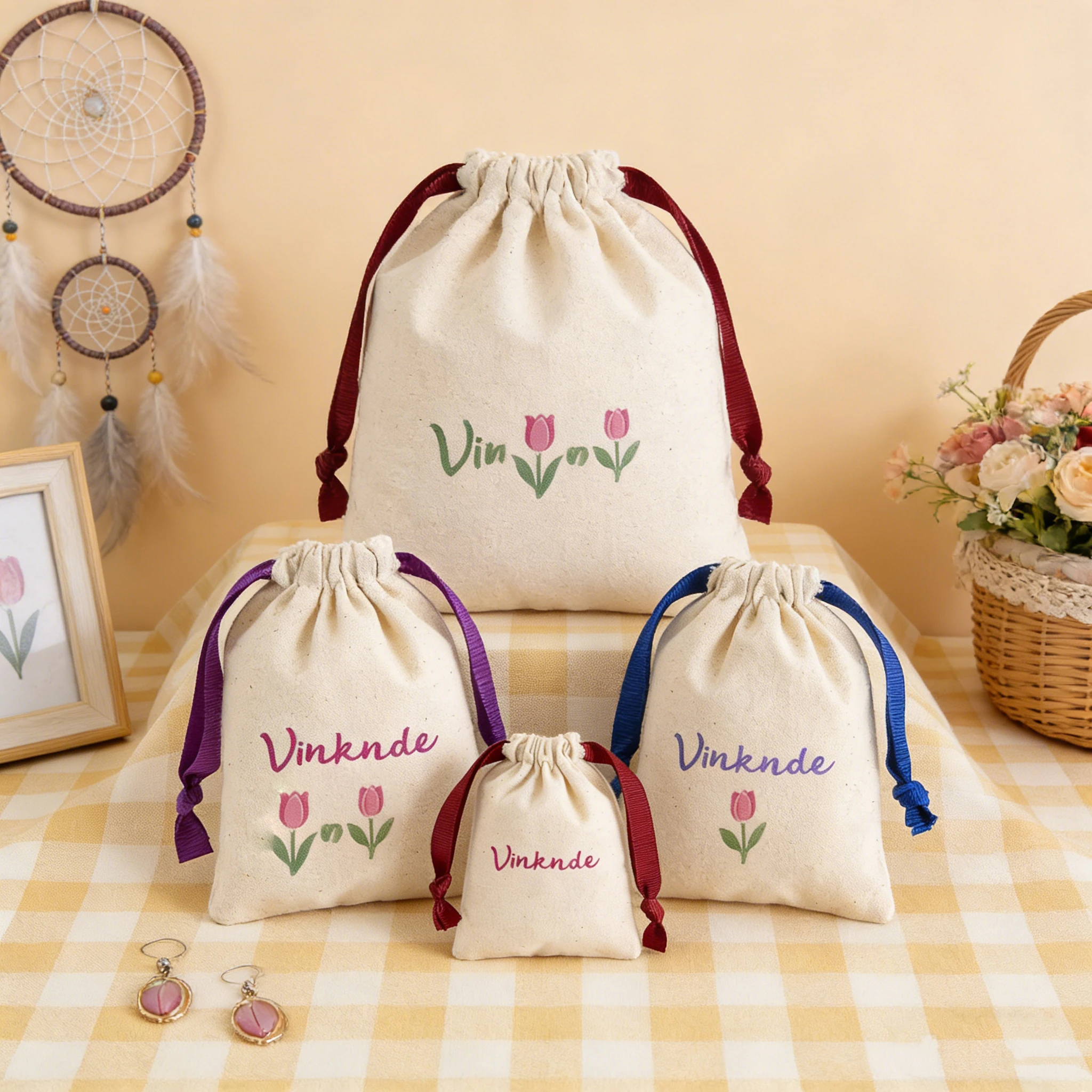 

100 шт. бежевых мешочков на шнурке с индивидуальным логотипом, хлопковые холщовые мешочки для подарков на День святого Валентина, свадьбу, конфет, угощений