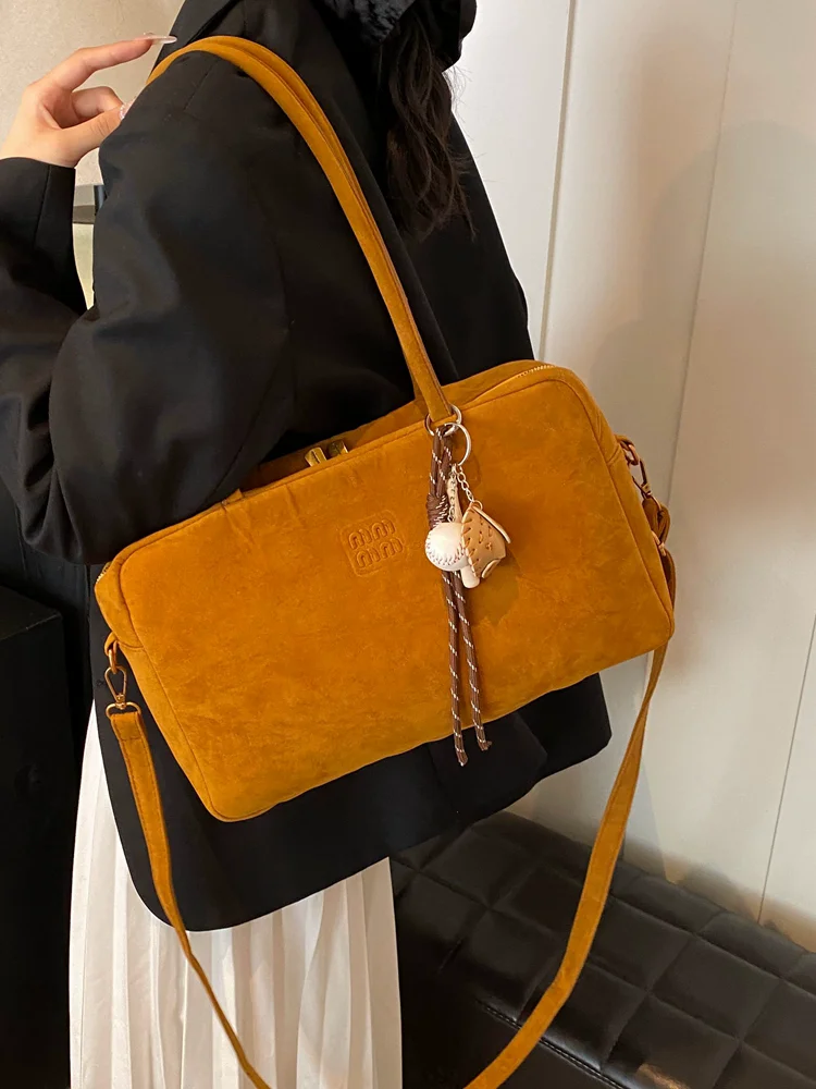 

2025 Women‘s Bag Retro Matte Frosted Suede Underarm Bag autumn and winter Large capacity Commuting Shoulder Totes Bowling Bags