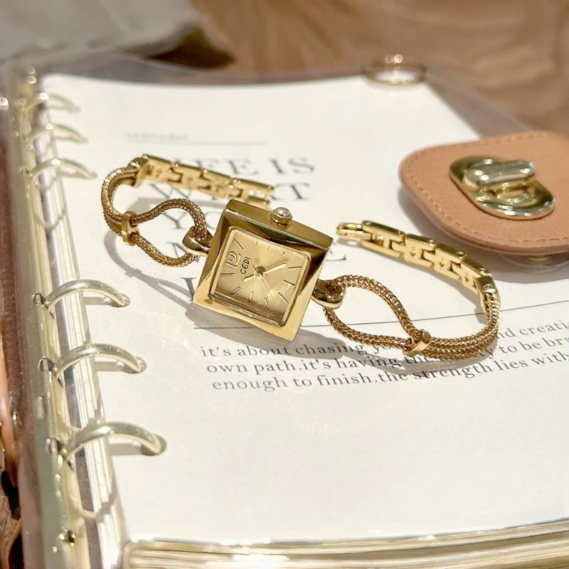 New Luxury Women Gold Watch Fashion Square Quartz Wristwatch Simple Exquisite Rhinestone Ladies Clock Gift Relogio Feminino