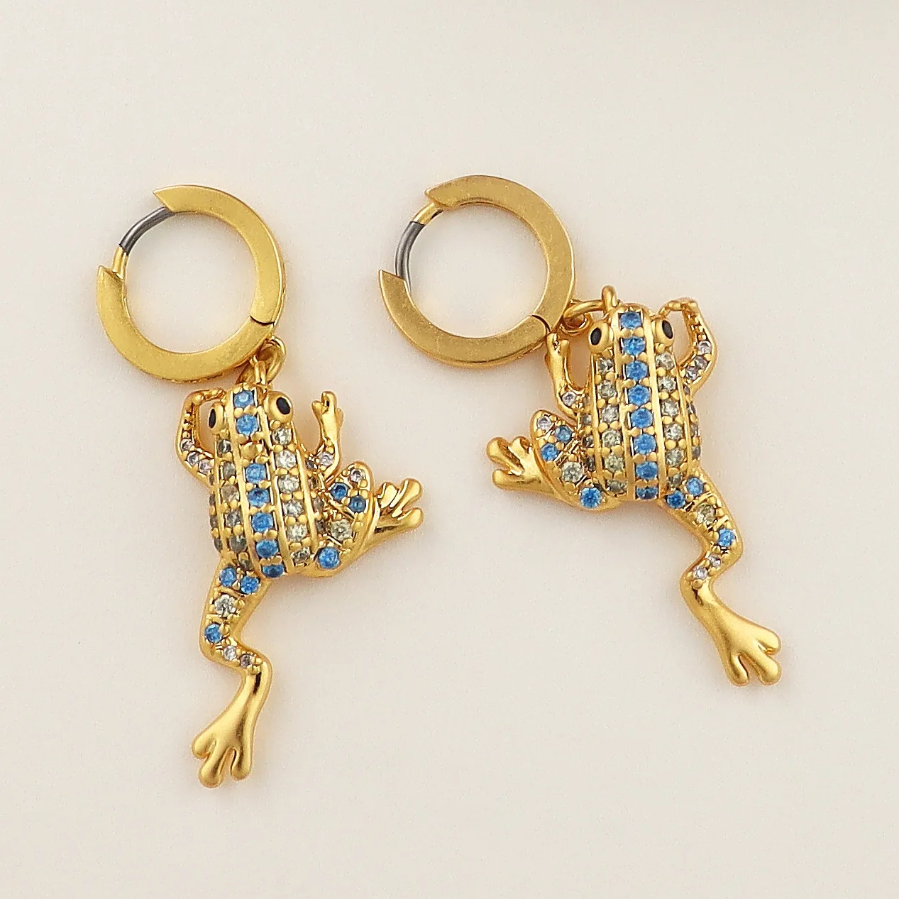 

American Frog Shape Earrings Inlaid with Blue Rhinestone Copper with Gold-plated High-end Earrings for Women