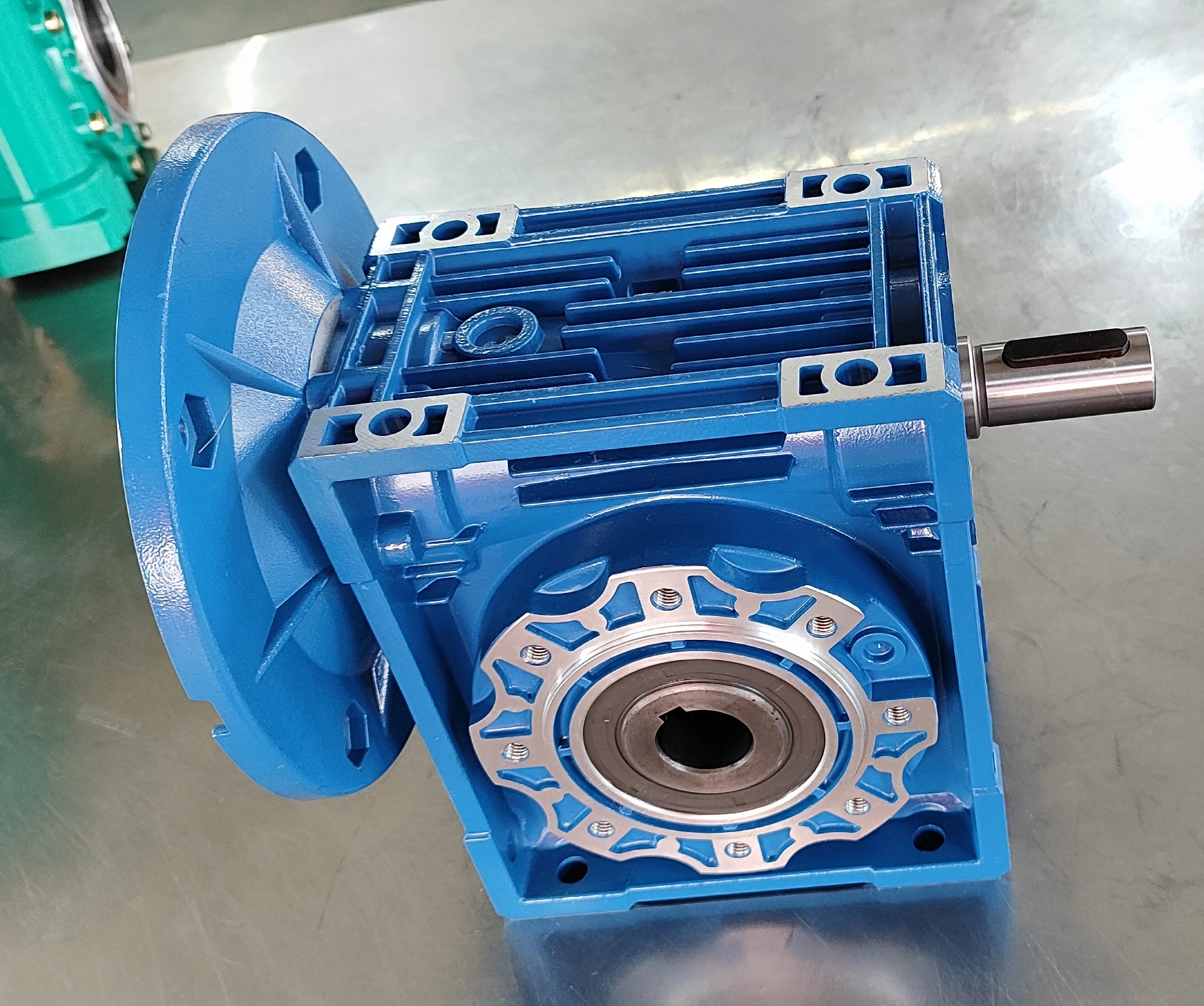 

CHENYUE Worm Gearbox NMRV75-VS NMRV075-VS Input 19/22/14/24/28mm Output 28mm Ratio 5:1/100:1 Speed Reduction Free Maintenance