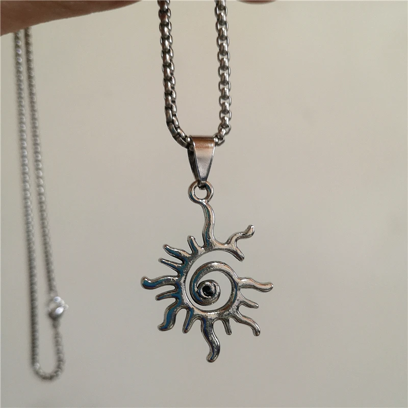 Silberfarbener Spiral-Vortex-Sonnenanhänger mit langer Kette für Damen und Herren, Punk-Rock-Charm, Hip-Hop, Vintage, Grunge, Goth-Accessoires