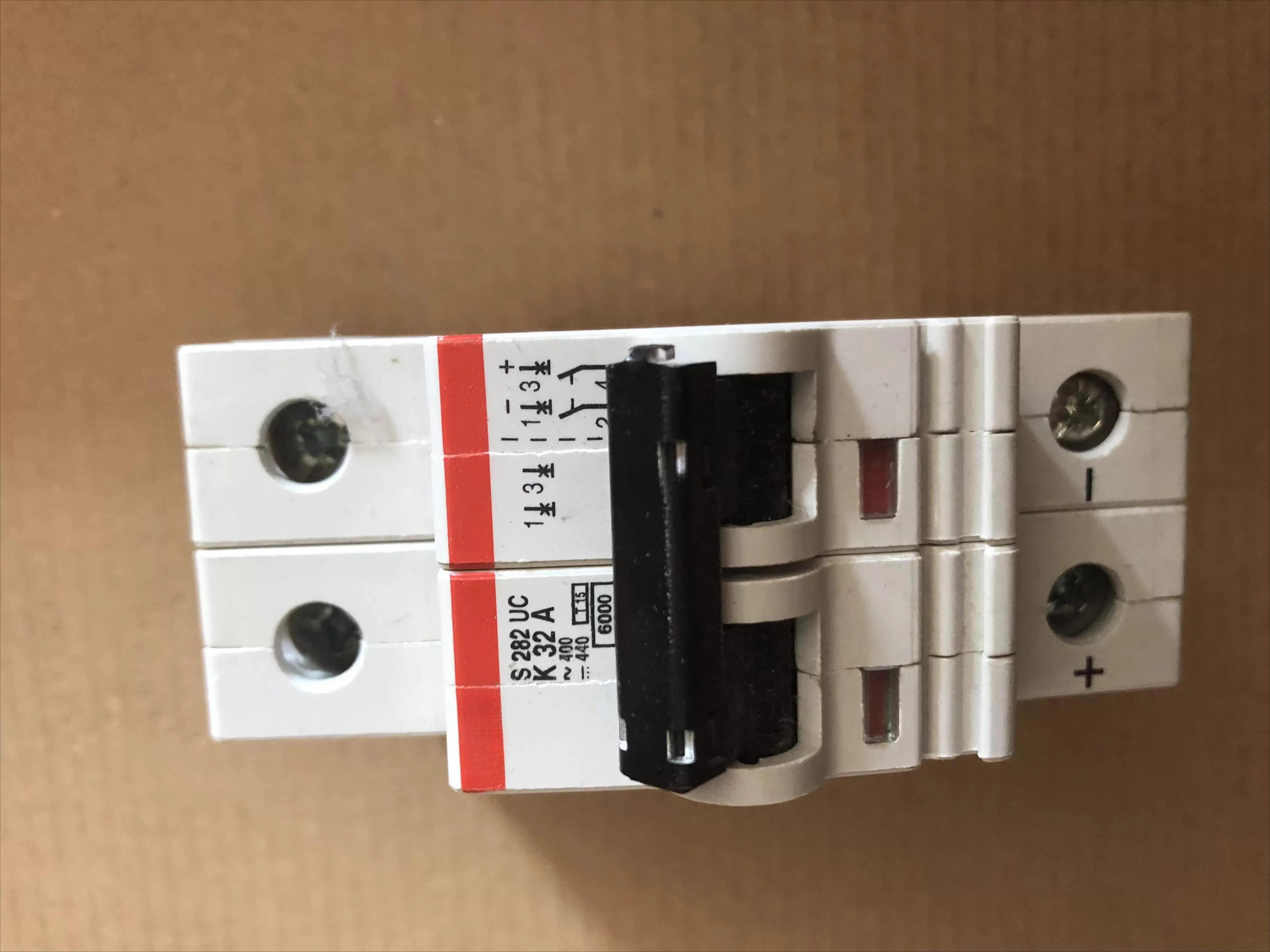 interruptor-de-aire-de-alta-y-microinterrupcion-para-abb-84200887-s282uc-k32-importado