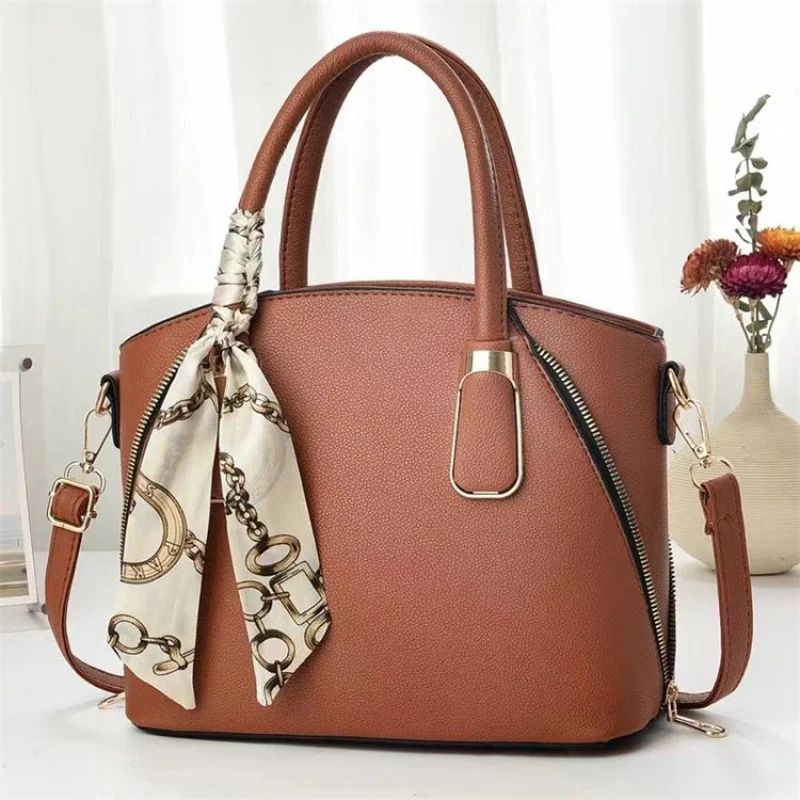 

Elegant Leather Women's Messenger Bag High-End Luxury Brand Classic Fashionable Trendy Daily Bag