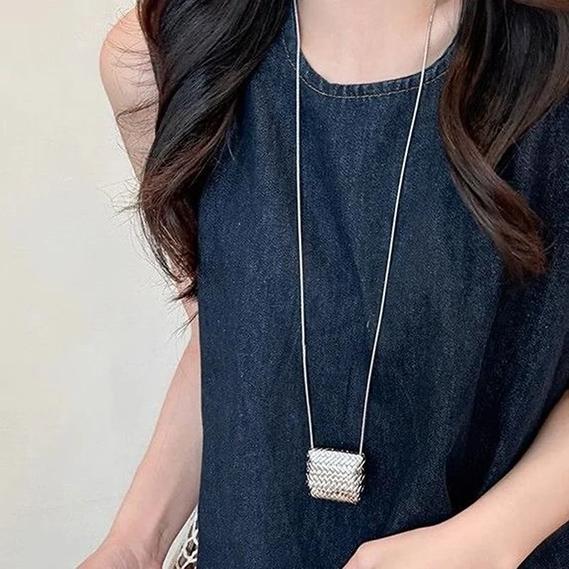 Fashion Creative Retro Mini Woven Bag Pendant Necklace For Women Girls Versatile Long Sweater Chain Jewelry Accessories Gifts