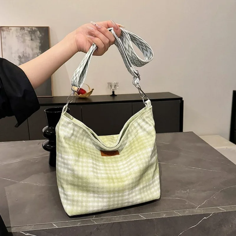 

Роскошная дизайнерская кожаная сумка через плечо для женщин, женская сумка через плечо, популярный классический элегантный модный аксессуар