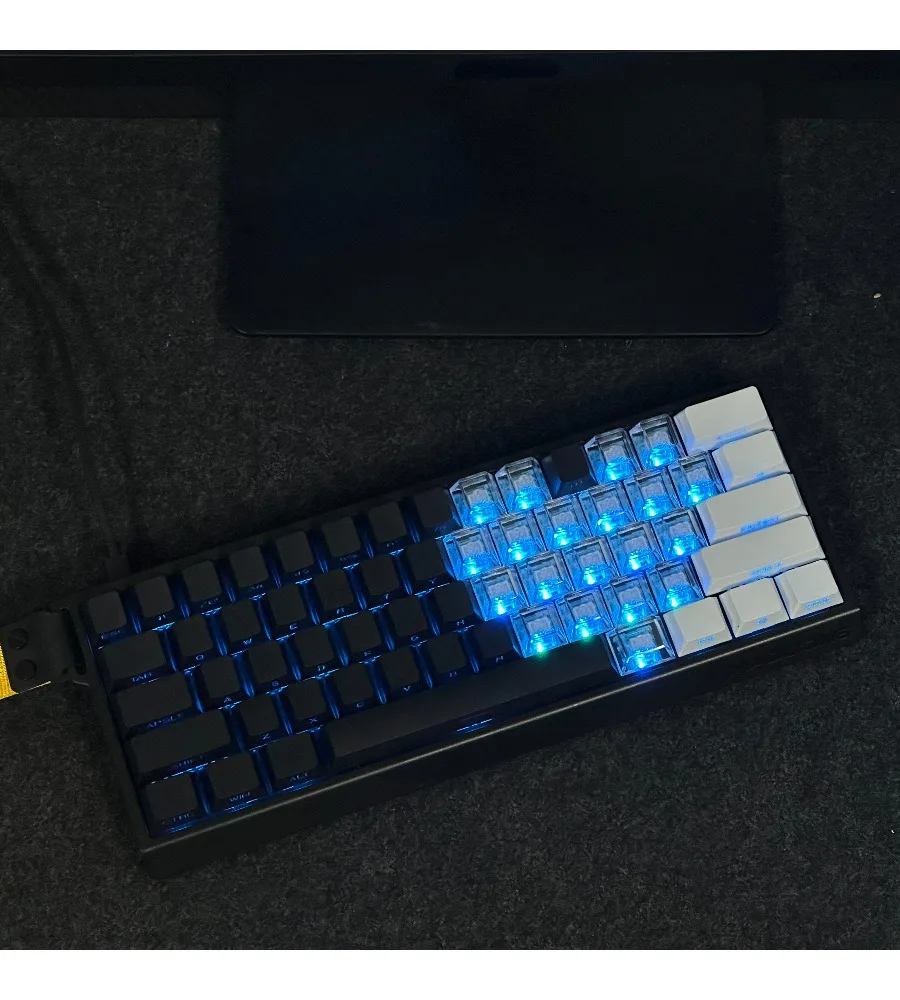 Keycap Original high light transmission pbt adaptable to Meijia lion bee mechanical magnetic axis love spell black and white