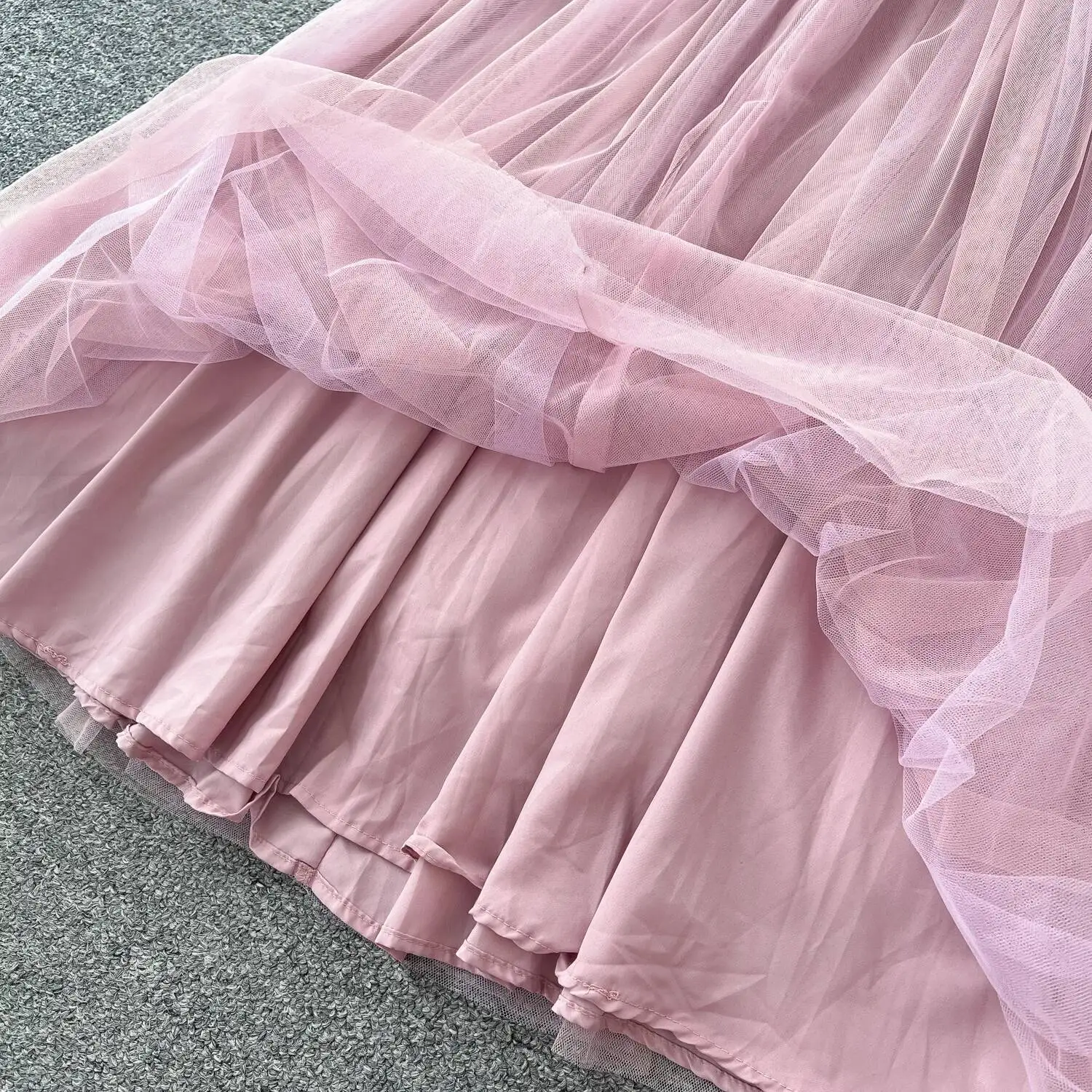 Letnia Sukienka Bez Rękawów z Dekoltem typu Halter, Różowa, Letnia Sukienka z Siateczką o Wysokiej Talii, Długa Sukienka Damska Bez Pleców, Wyszczuplająca Sukienka w Kształcie Litery A, Długa Sukienka Boho