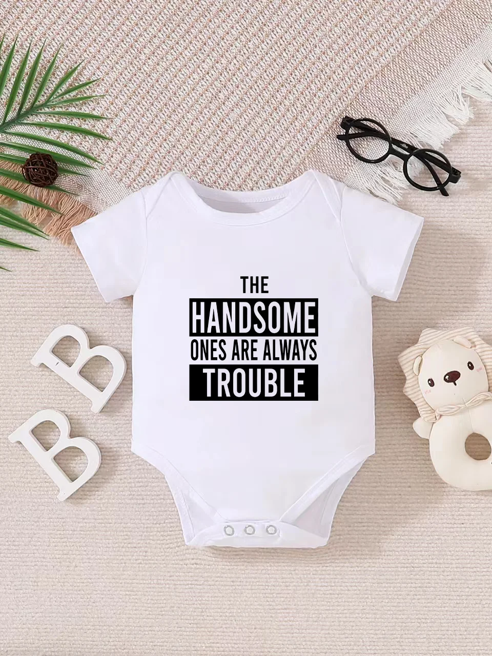 Baby short-sleeved triangle bodysuit, fun letter print, button design, easy to care for, suitable for new parents.