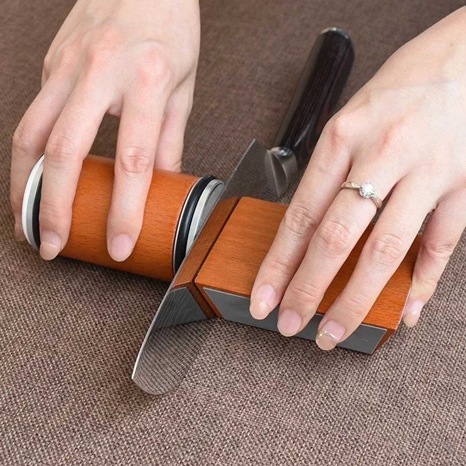 Diamond hob sharpener roller quick kitchen tool for sharpening 15-20 degree knives