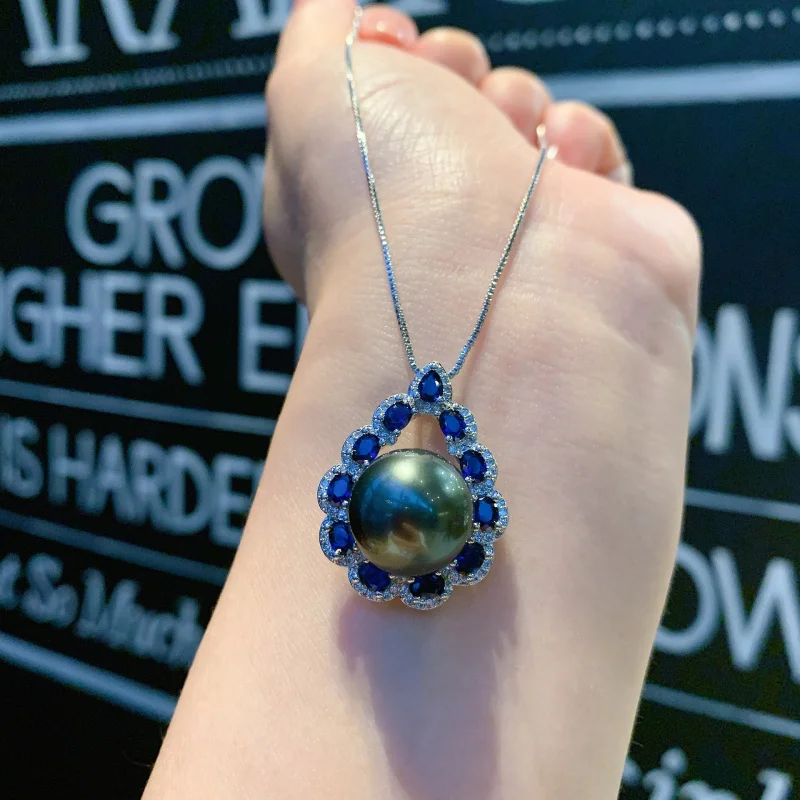 Australian Mother-of-Pearl Pearl Pendant for Women Pearl and Gemstone Necklace Blue Sapphire