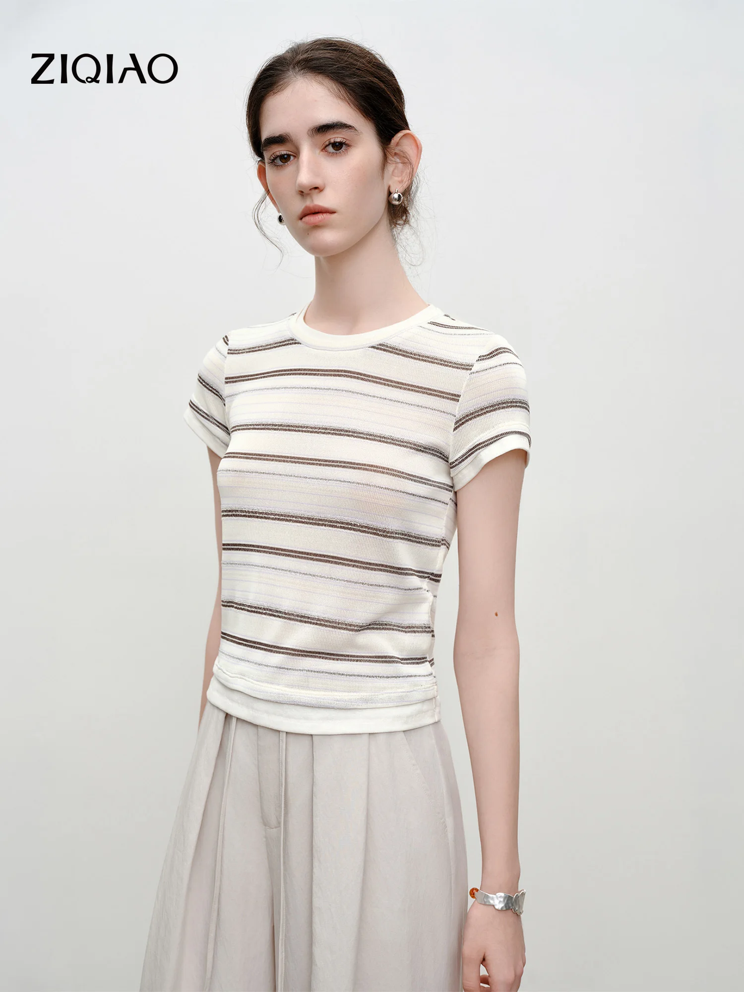 ZIQIAO Minimalist Women's Crew-Neck Straight Shoulder Contrasting Stripe Short Sleeve Knit Top - 2026 Summer New Arrival T-shirt