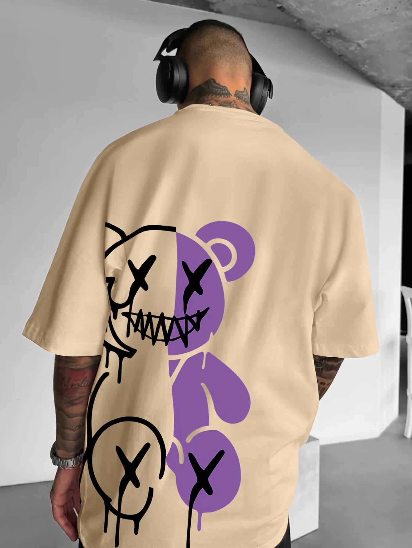 تي شيرت رجالي برسومات هندسية من Streetwear - تي شيرت صيفي كاجوال فضفاض مع طباعة خلفية جريئة، آلة