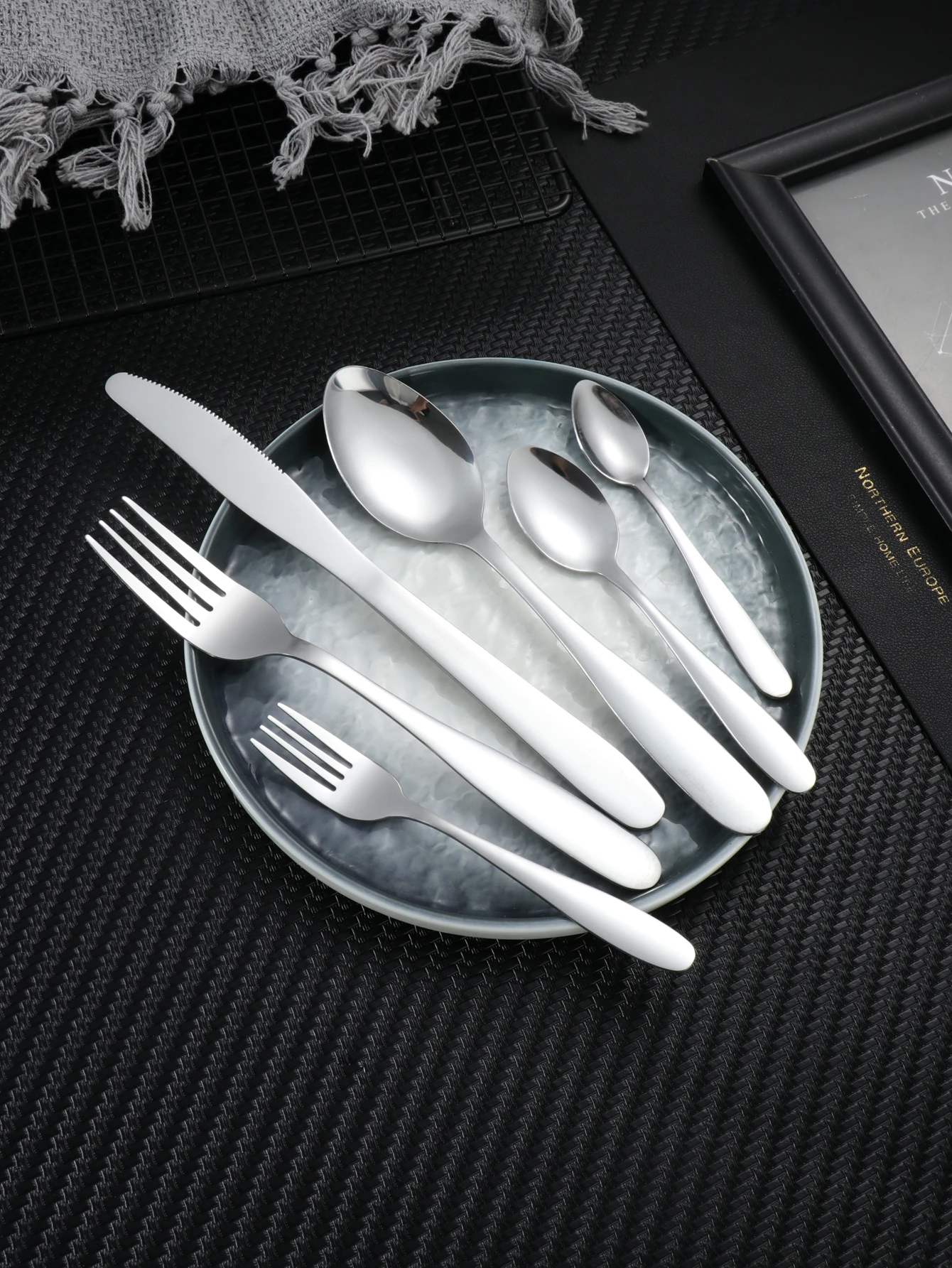 4/5/6/16/24Pcs Western Stainless Steel Cutlery Set Steak Forks Dessert Spoons Fruit Forks Kitchen Dinnerware Banquet Restaurant