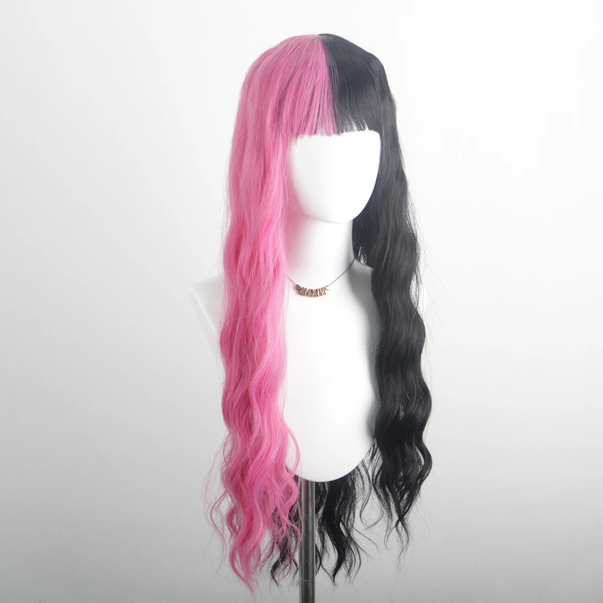 Peluca de pelo rizado largo sintético de alta calidad de colores mezclados en negro y rosa para mujer con flequillo Qi de moda para uso en fiestas