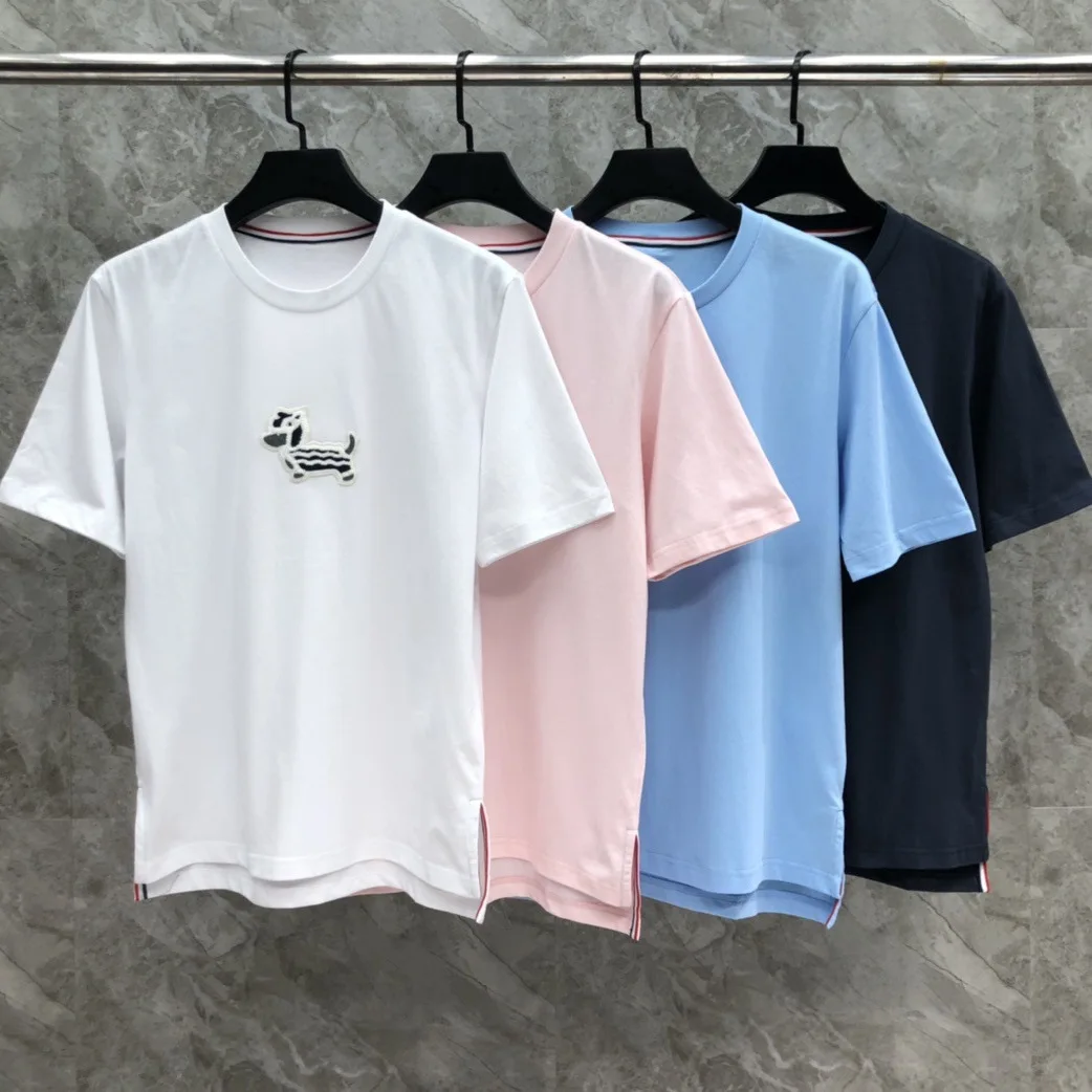 

Новая версия футболки GD с вышивкой в виде танцующего льва и маленькой собачки, с круглым вырезом и короткими рукавами, повседневная, универсальная, для мужчин и женщин.