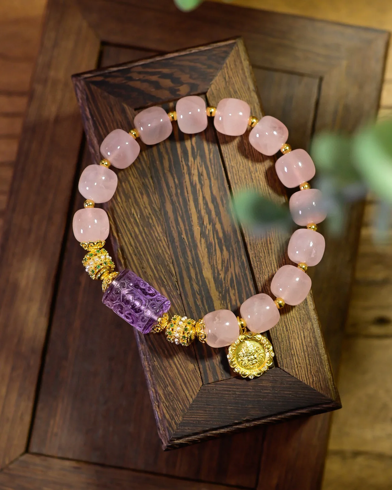 

Браслет из натурального розового кварца, фиолетовые хрустальные бусины богатства, желтое серебро Jambhala 925, позолоченное, мистические украшения на удачу с цветком персика