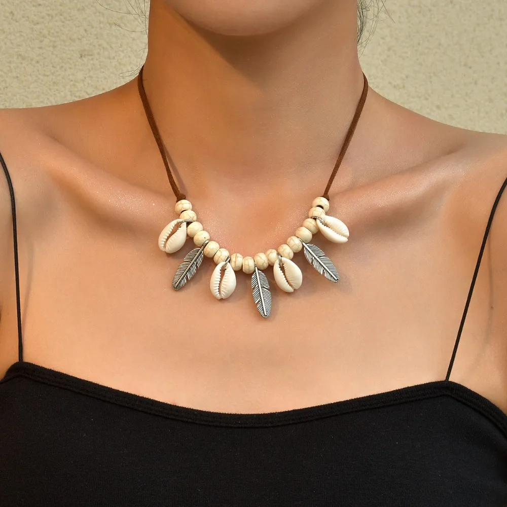 Boho Retro Velvet Cloth Turquoise Beaded Cowrie Shell Feather Adjustable Necklace for Women Men Ethnic Style Vacation Jewelry