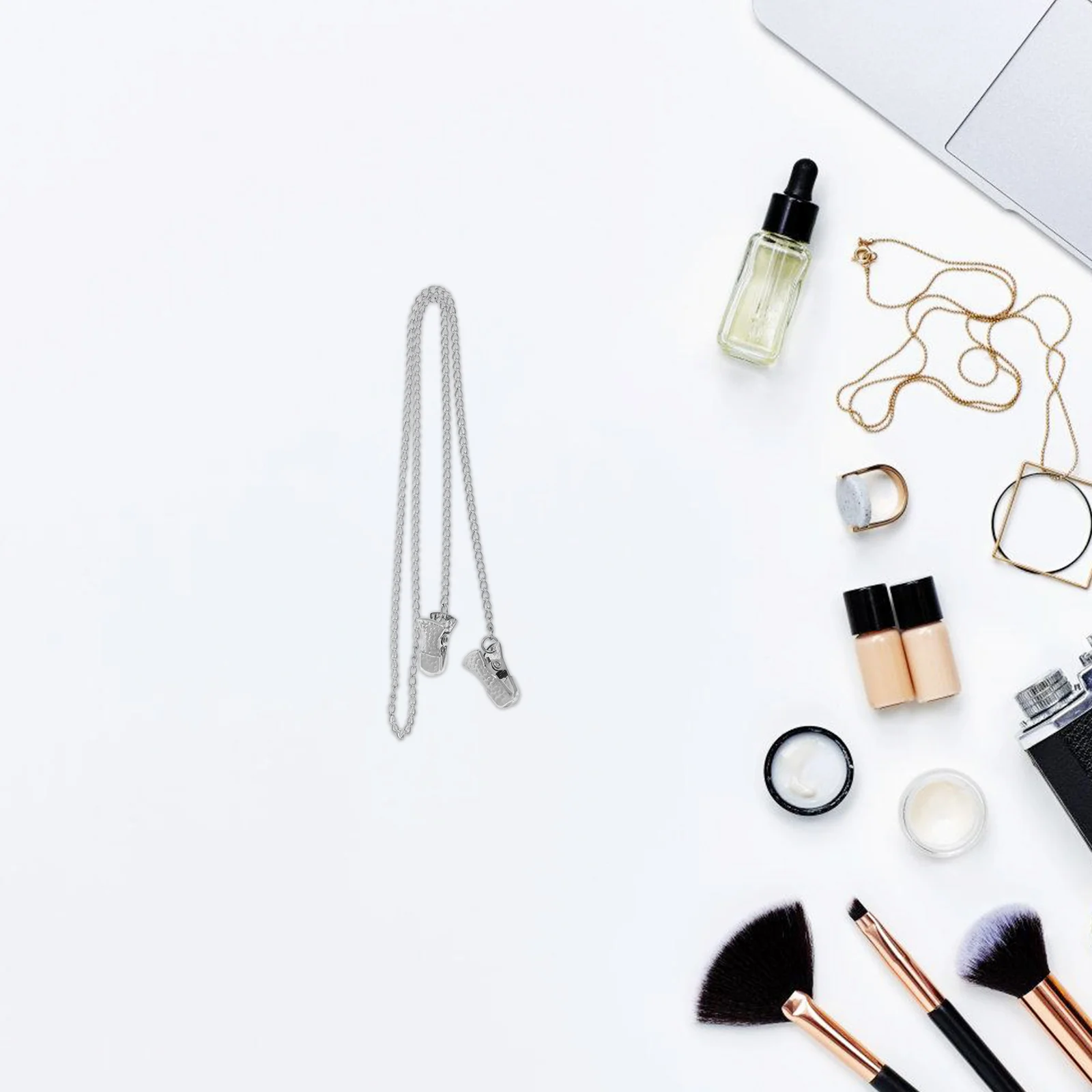 スタイリッシュなパターン金属眼鏡コードクリップユニバーサルフィット軽量メガネチェーン女性サングラスホルダー