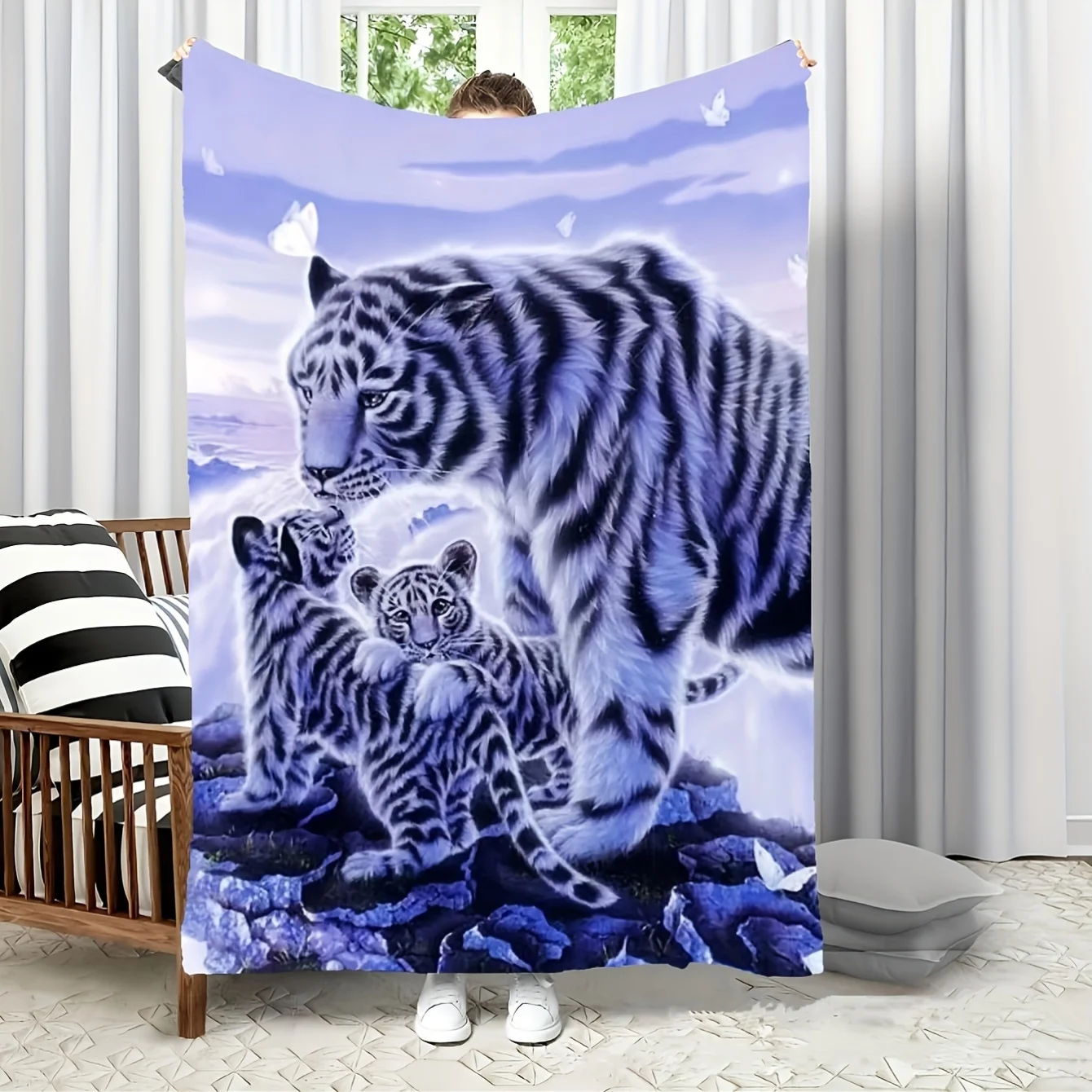 

Glam Style White Tiger Print Flannel Throw Blanket , Polyester, Tear Resistant, Machine Washable