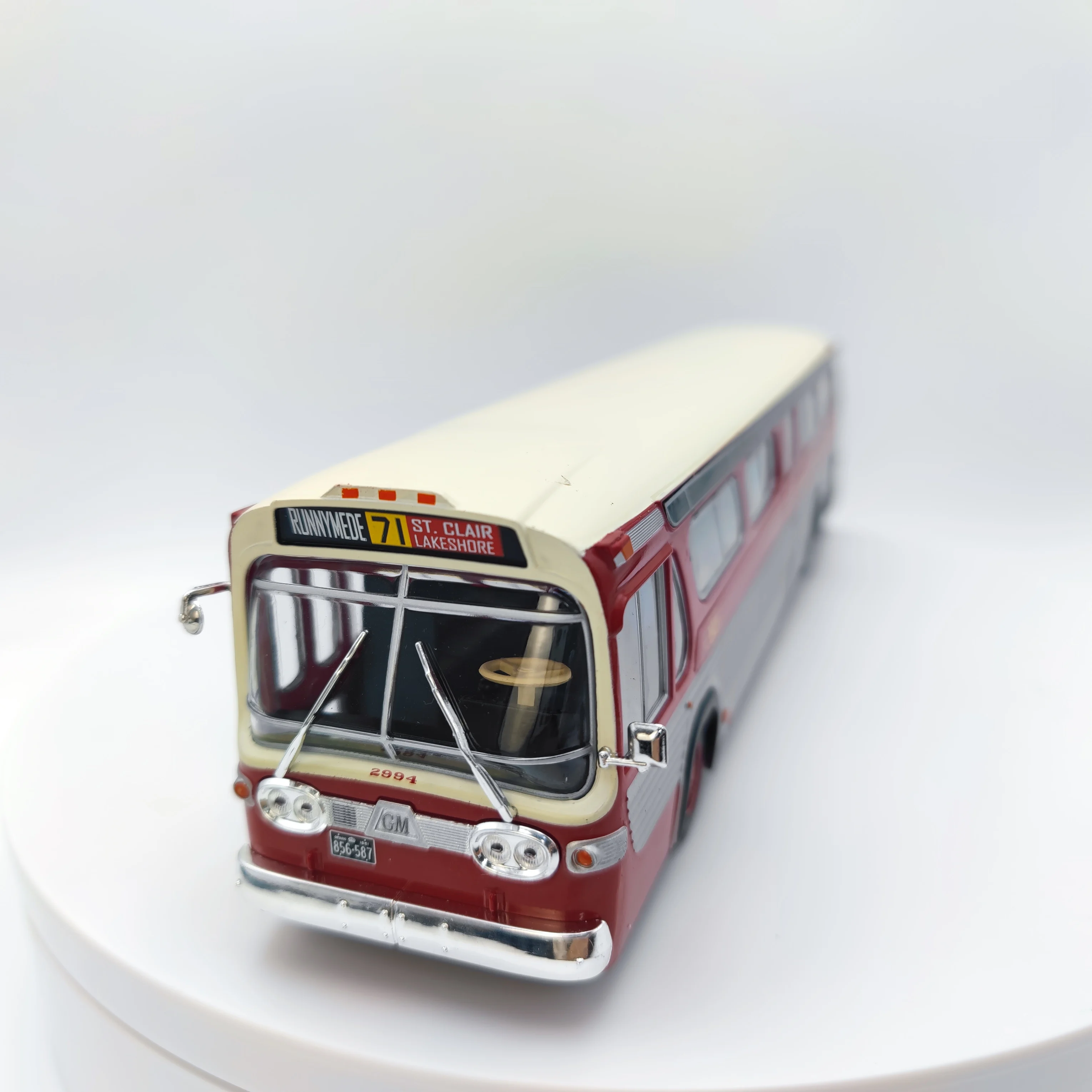 Diecast Ixo 1:43 Scale GM RUNNYMEDE 71 ST.CLAIR LAKESHORE 2994 Classic Nostalgic Vintage Bus Car Model Collectible Toy Gift