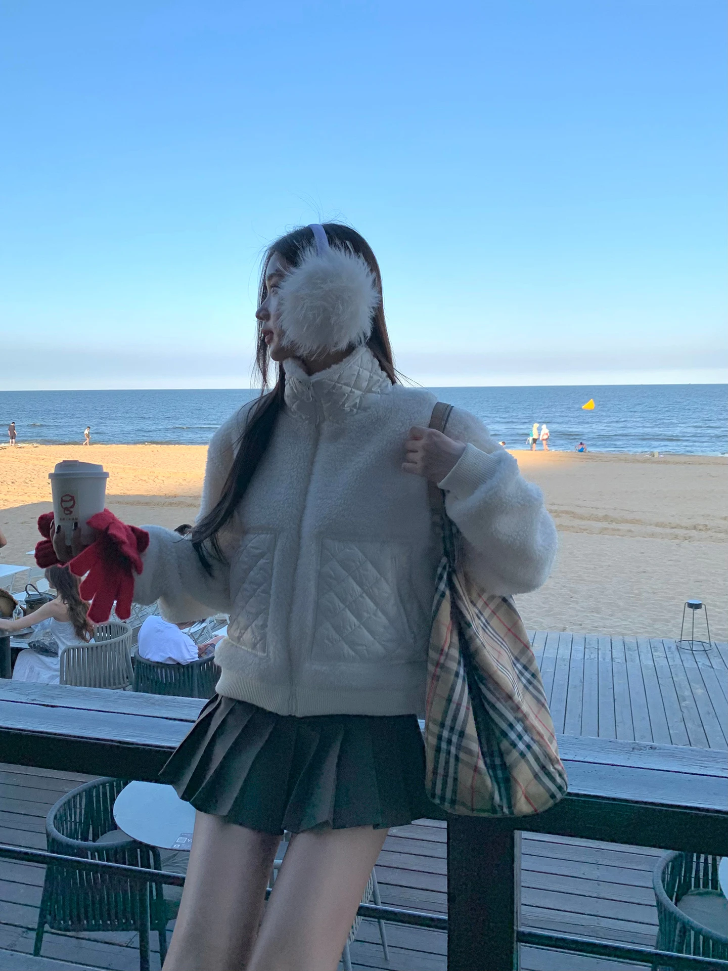 

Red Celebri Studio Women's Fur Jaet Autumn Winter 2025 New Unique Super Beautiful Cotton Coat White Cotton Outerwear