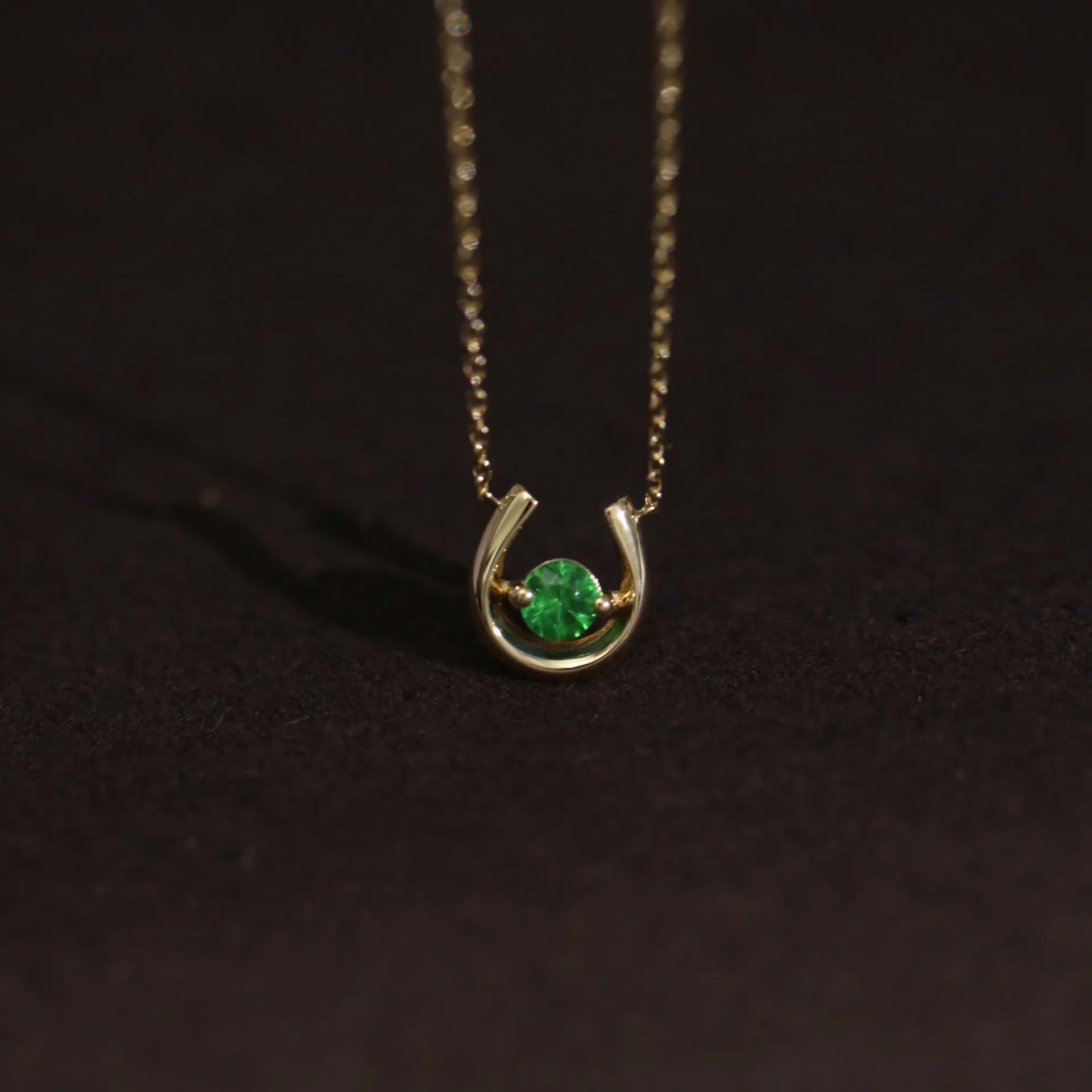 

CCFJOYAS 925 Sterling Silver Plated 18k Gold U-shaped Mini Round Green Zircon Retro Clavicle Necklace for Women Jewelry Gift