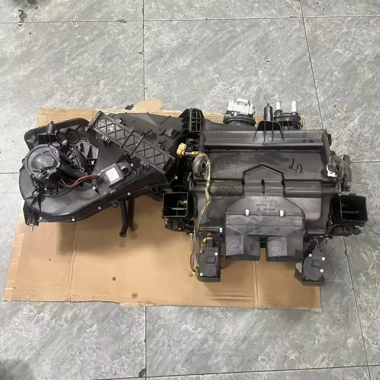 ポルシェ970パナメーラオートエアコンシステム97057332200 97057332201 車用ACエバポレーター（970モデル用）