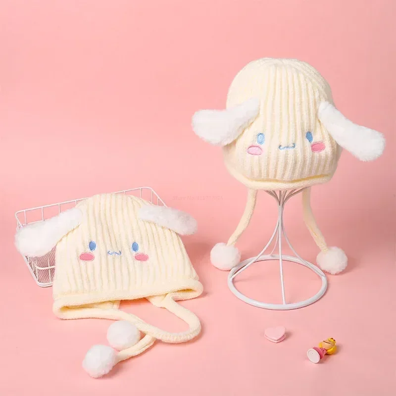 

Новинка 2023, зимняя детская вязаная шапка Sanrio Melody Kuromi Cinnamoroll, плюшевая утолщенная теплая шапка с двумя шариками и вышивкой, милый подарок