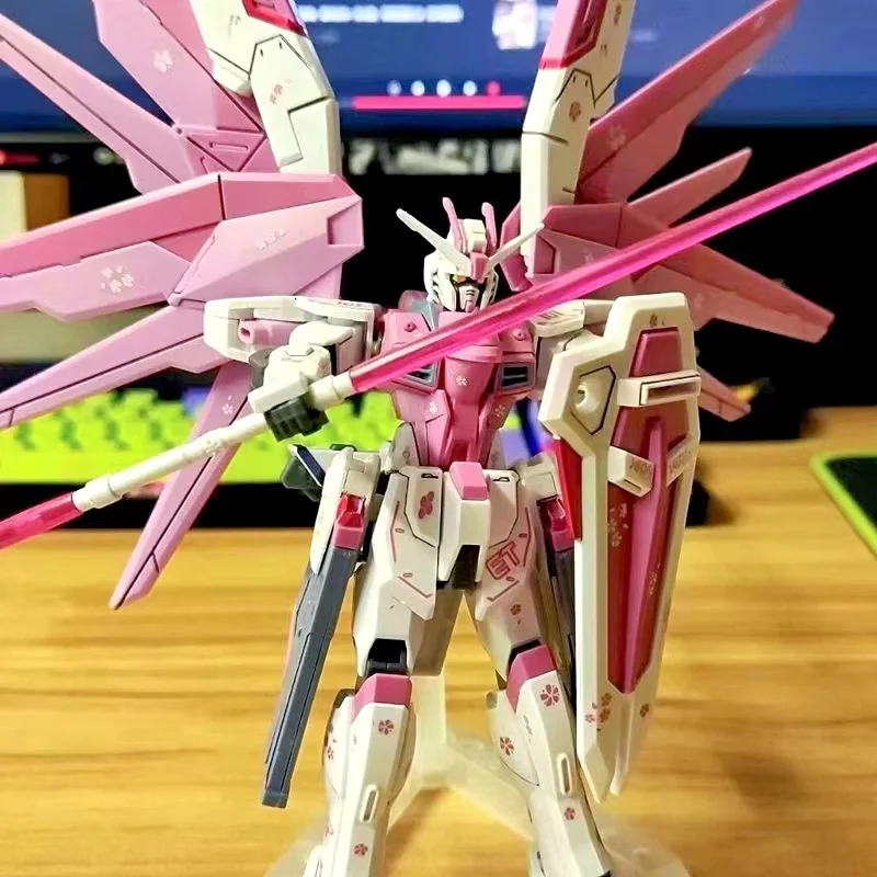ZGMF-X10A HG 1/144 فريشمان الحرية ميكا التجمع نموذج عمل أرقام زهر الكرز اللون مخطط ألعاب أطفال هدية تزيين