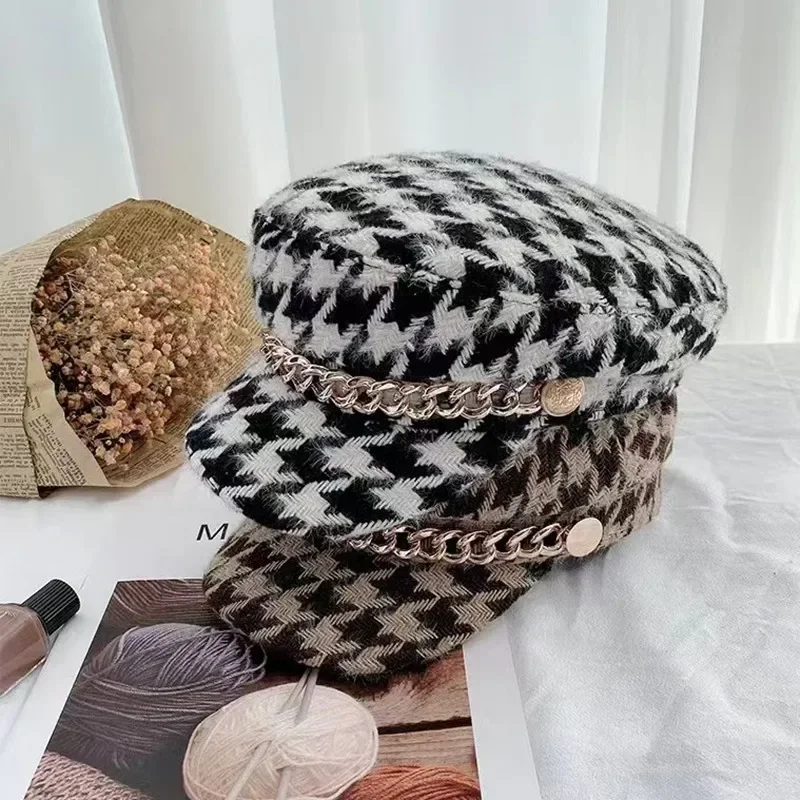 

Panama Women's Checkered Baseball Cap with Metal Chain - Black White Unisex Hat for Fall Winter, Casual Stylish Accessory