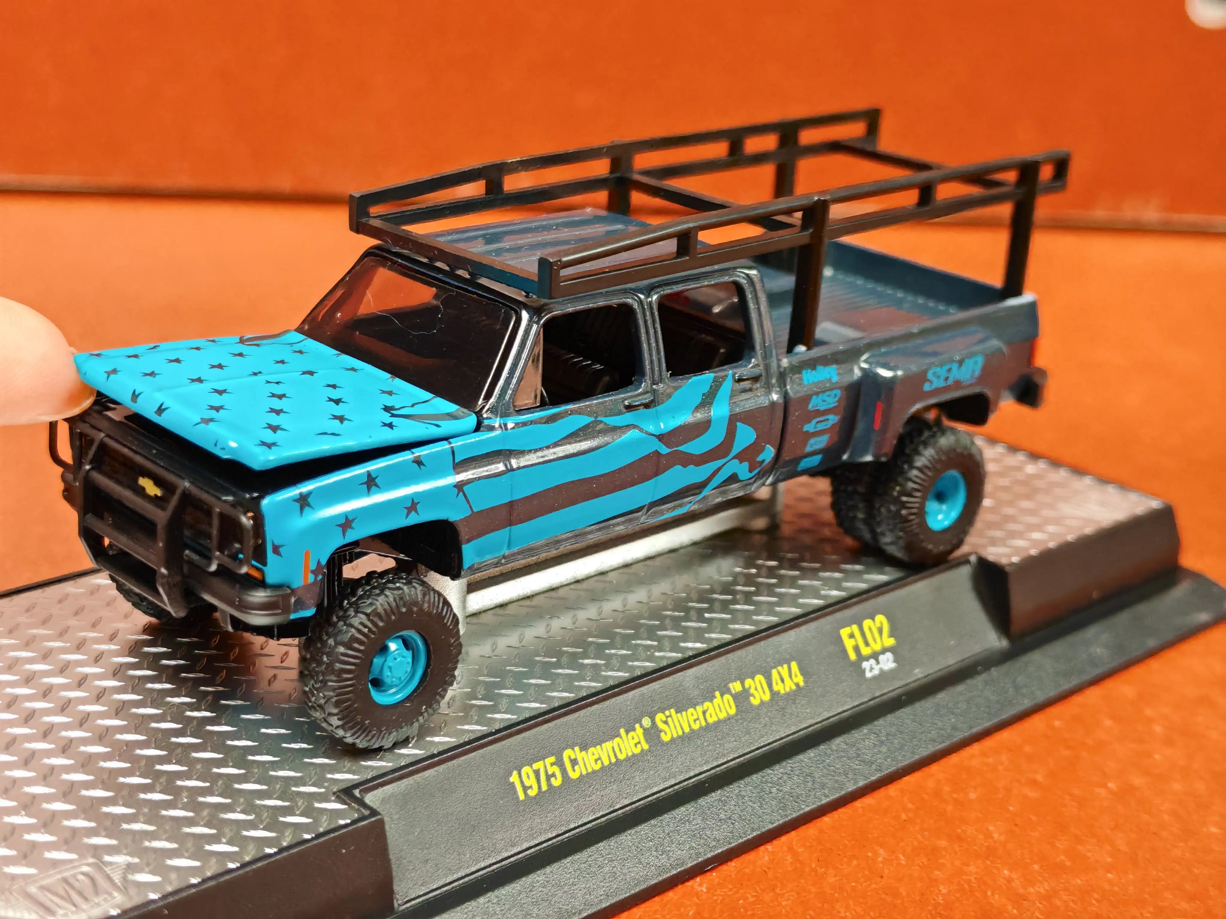 M2 Machines 1/64 1975 30 4*4 FL02 pickup extension BLue Die-cast Alloy Car Model Collection Gift Toy