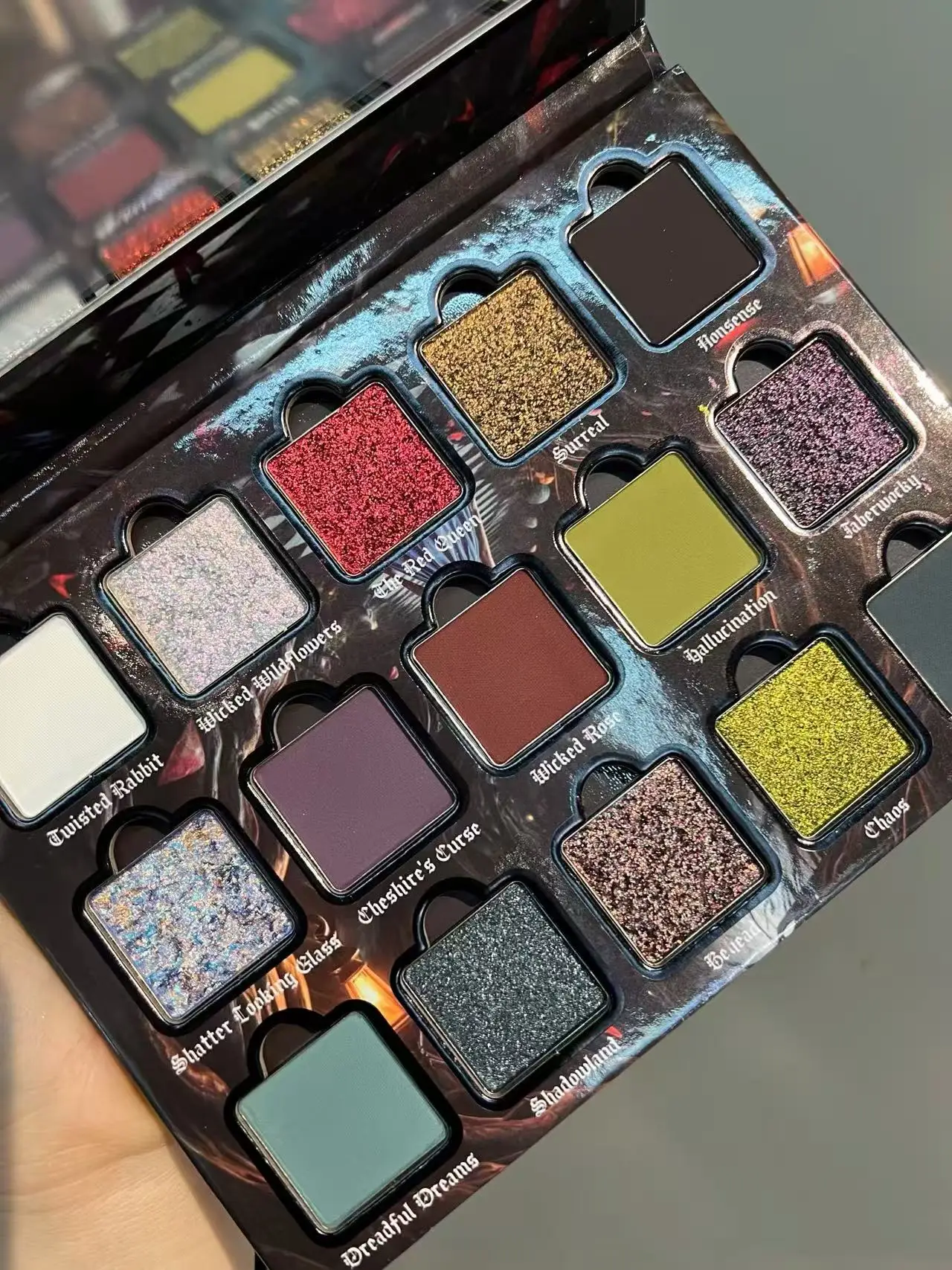 15色アイシャドウパレット ゴシックスタイル スモーキーコスメティック パープルカメレオン シマーグリッター 多機能アイシャドウパレット