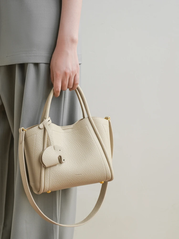 

Urban Simple Style Large Capacity Bucket Bag Women's Crossbody Shoulder Bag Handbag Magnetic Buckle Soft PU Leather Handbag