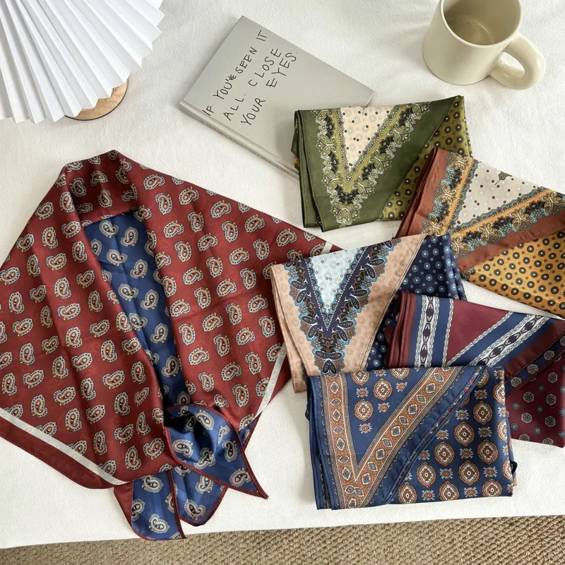 New Style Old Money Style Paisley Triangle Bandana Vintage Presbyopic Velvet Soft Spring Autumn And Winter Decorative Scarf