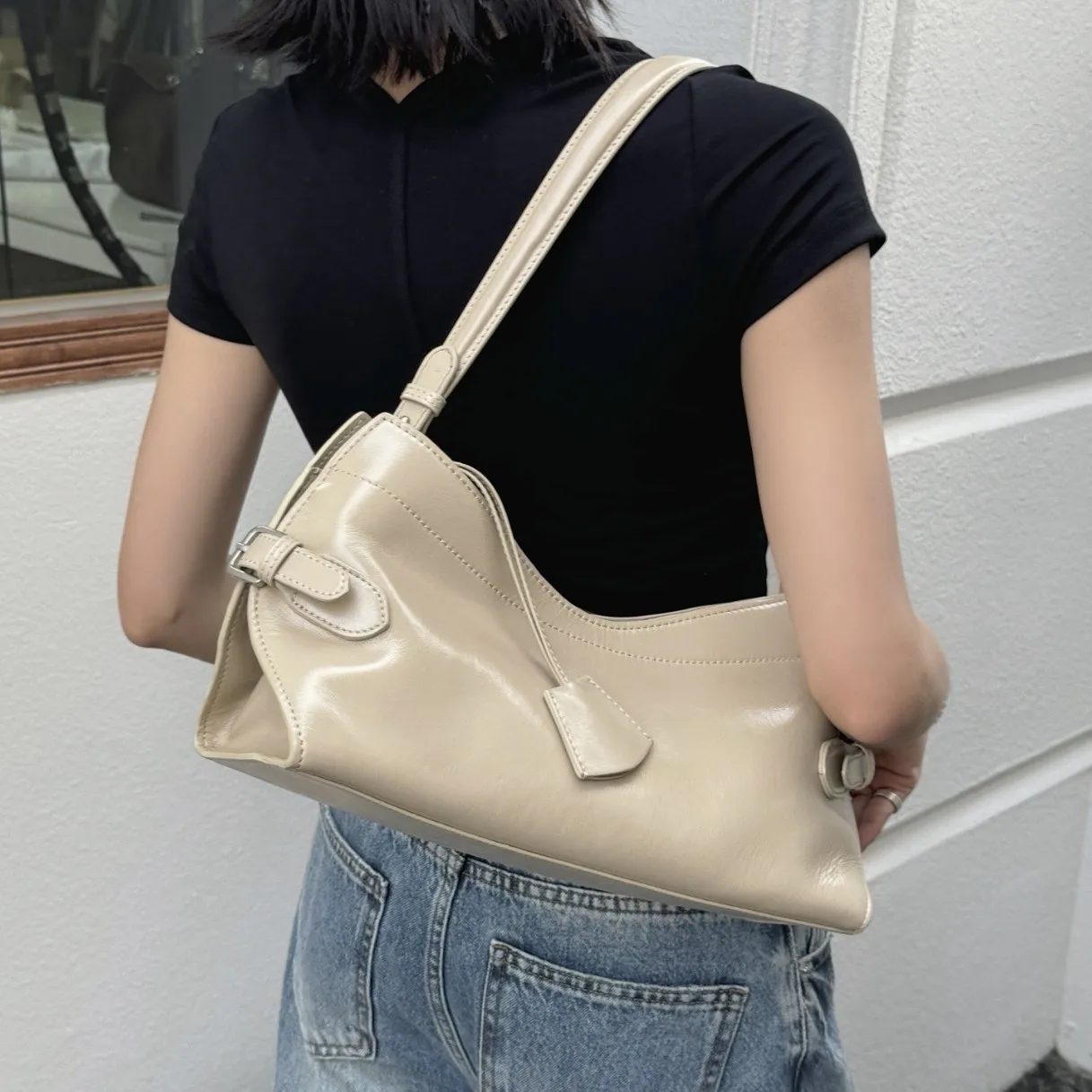 

2025 Leather Single Shoulder New Women's Niche High-end Women's Bag Office Worker Large-capacity Women's Commuter Handbag