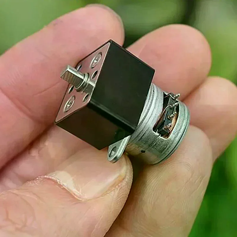 Motor paso a paso con engranajes metálicos, mini, 15 mm, 2 fases, 4 cables, para proyectos de robótica, coches, monitores y cámaras, 1 unidad.