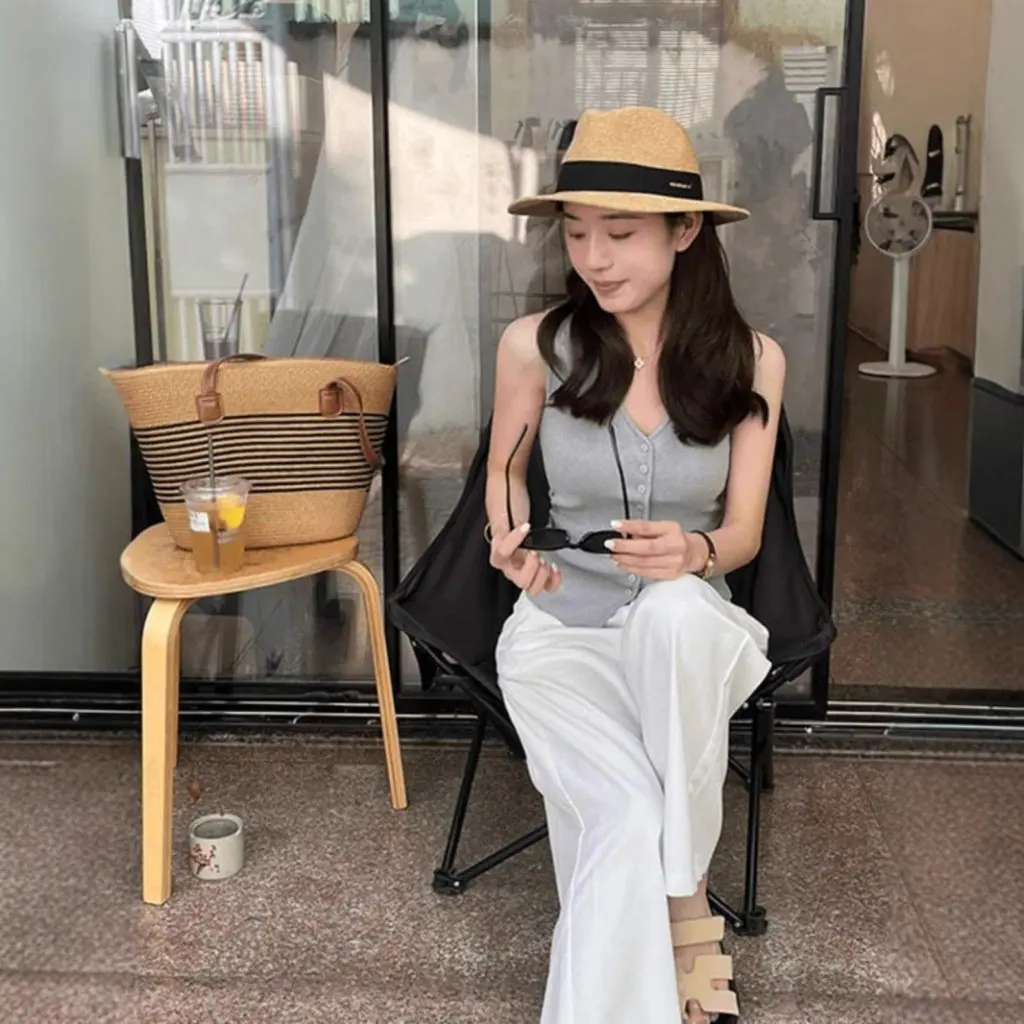 

Grey V-neck Ice Silk Pleated Knitted Vest Women's Sleeveless Waistcoat Top Unique Super-looking Summer Outer Wearing