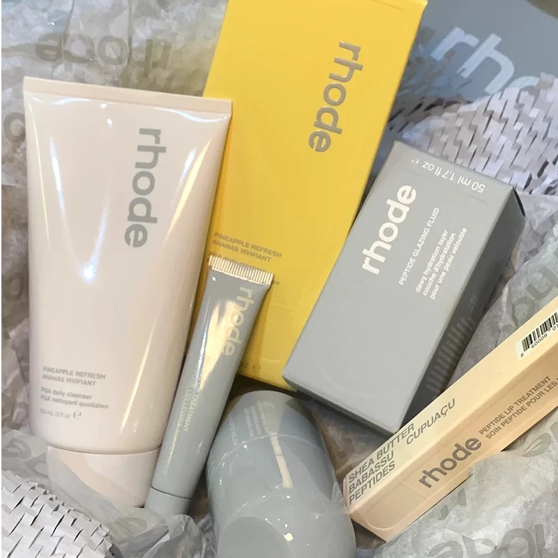 ลิปกลอสแฟชั่น แบรนด์เครื่องสำอาง กระเป๋าเครื่องสำอาง โฟมล้างหน้าสูตรอ่อนโยน ติดทนนาน ฟื้นฟูผิวหน้า ดินสอเขียนขอบปาก 11 สี