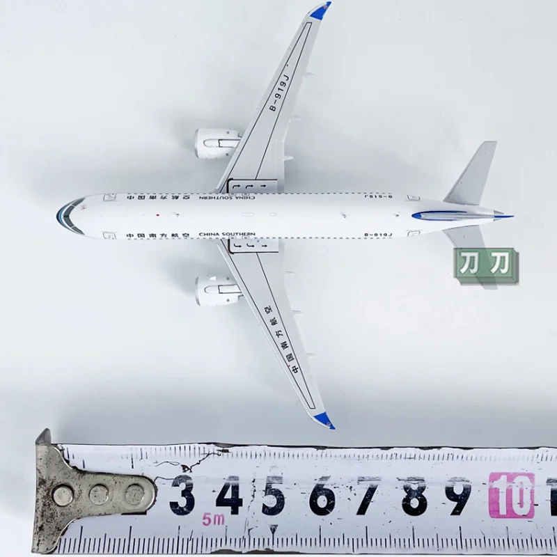 Diecast 1/400 Scale China Southern Airlines C919 Commercial Aircraft B-919J Simulation Aircraft Model Alloy Collection
