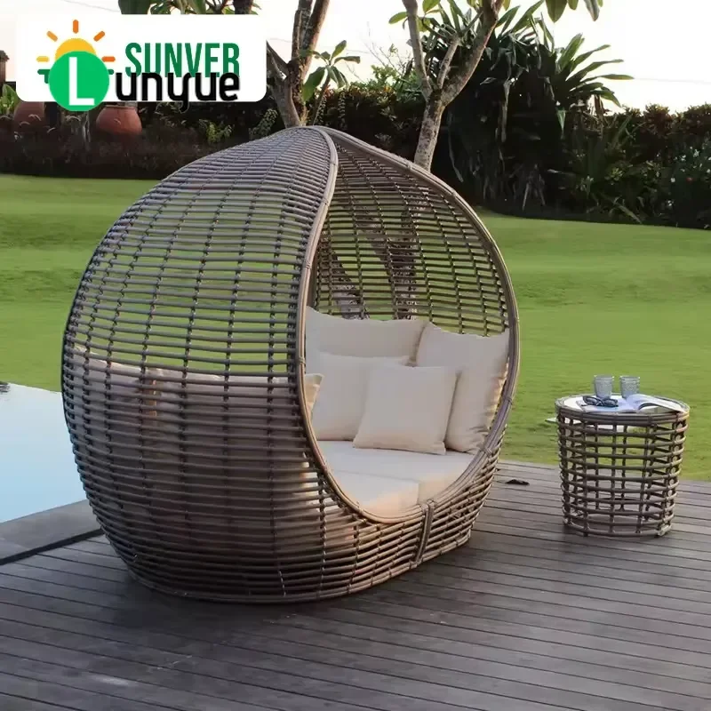 Modern PE Rattan Waterproof Outdoor Sun Lounger Garden Poolside Beach Lounge Chair Bed for Courtyard Swimming Pool Leisure