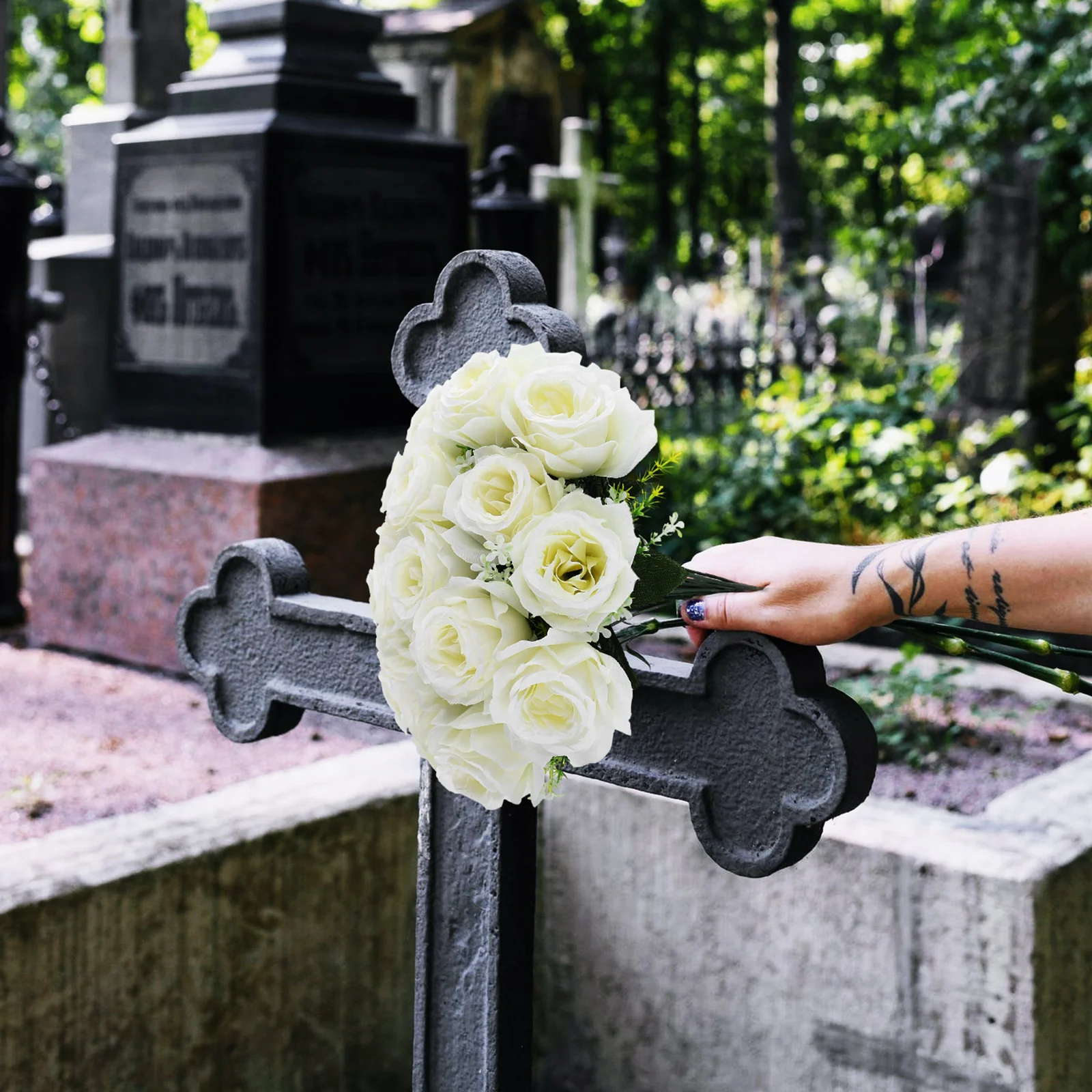 

Artificial Rose Eternal Flowers Small Realistic Bouquet for Memorial Funeral Cemetery Decorative Silk Flowers Artificial Bouquet