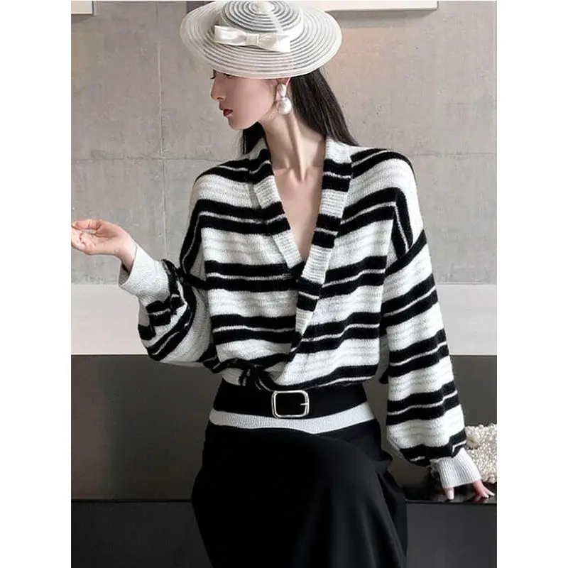 

Deep V-neck Sexy Commuter Temperament Gray-white Striped Knitted Sweater for Women