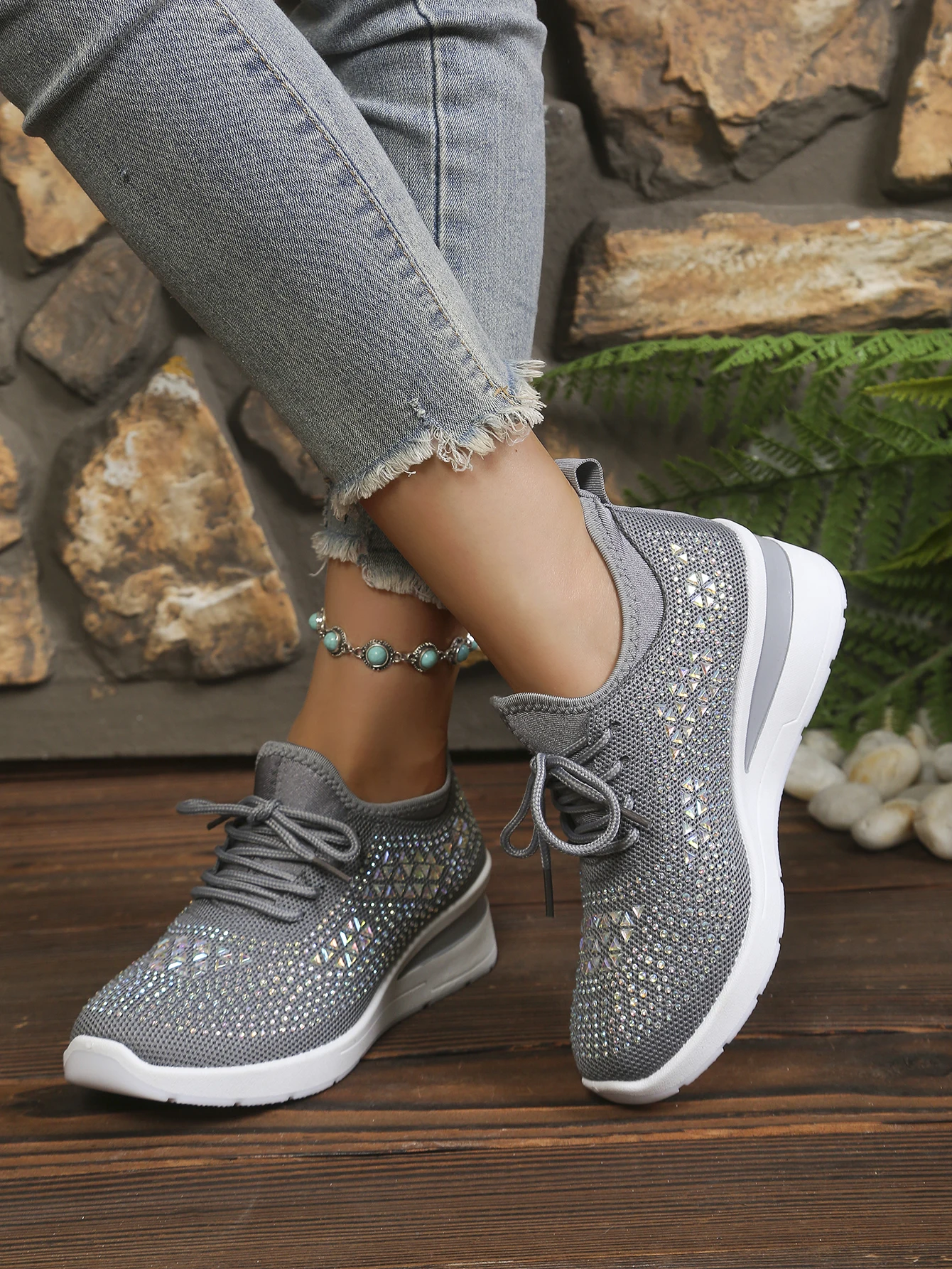 Glänzende Damenschuhe mit unsichtbaren, höhenvergrößernden und stoßdämpfenden Sohlen – die perfekte Wahl für Partys – Detail 24