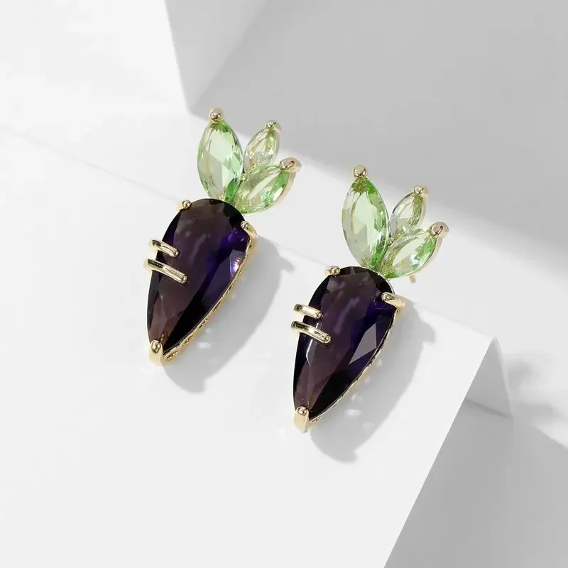 

High-end, niche and girlish simple fruit earrings, fashionable and niche design, high-end transparent zircon carrot stud earring