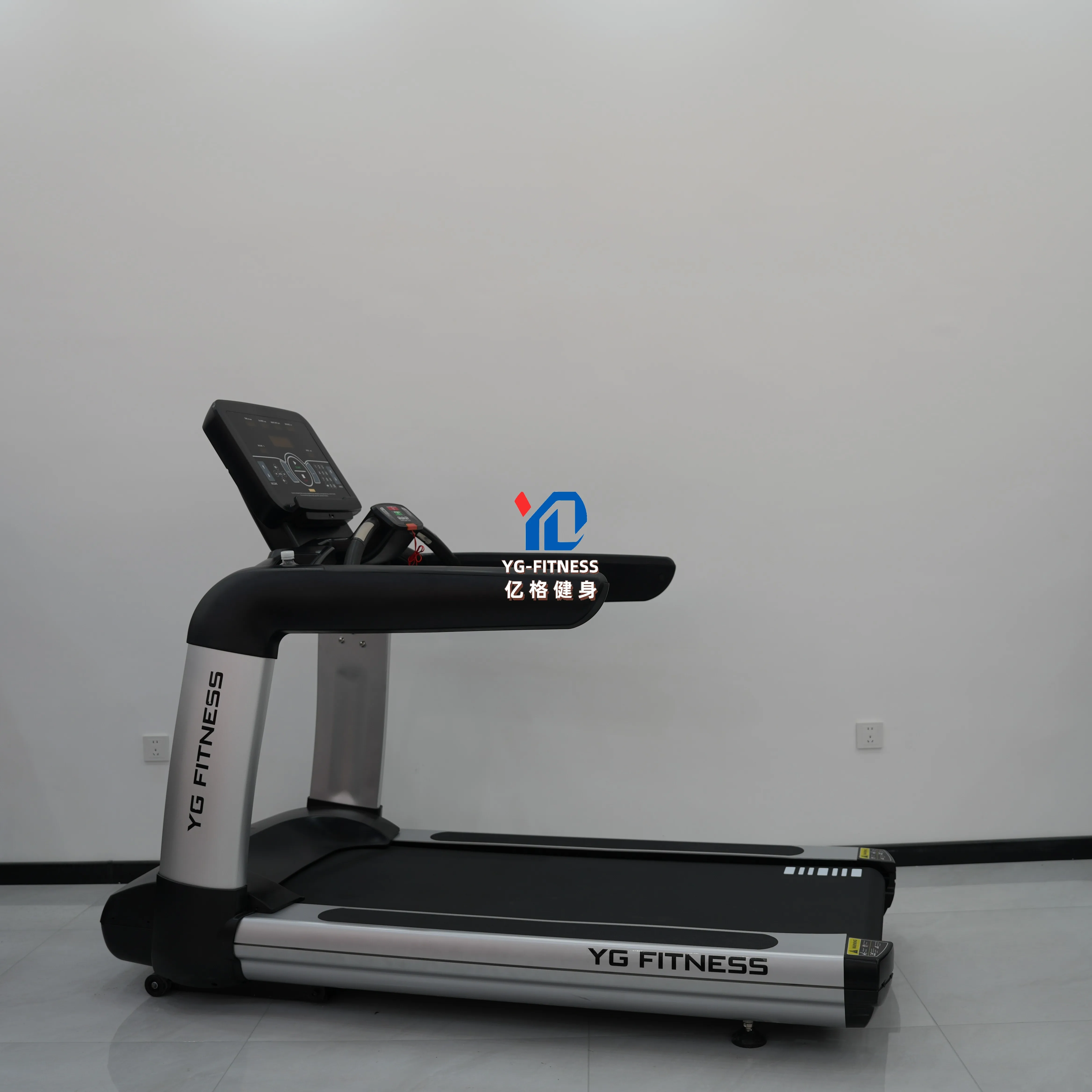 Commercial Treadmill with Adjustable Incline for Aerobic Training Professional Running Machine Gym Fitness Equipment