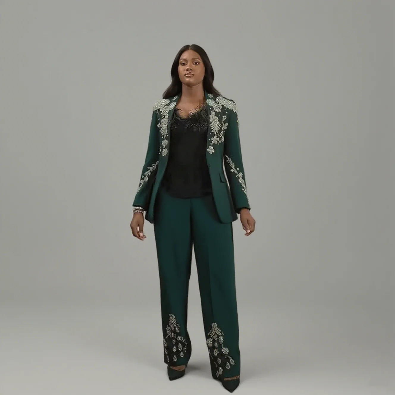 ชุดสูทผู้หญิงประดับคริสตัลหรูหรา สีเขียวเข้ม ไซส์พลัส 2 ชิ้น ชุดสูทสำหรับแขกงานแต่งงานแบบสั่งตัด ชุดออกงานอย่างเป็นทางการ