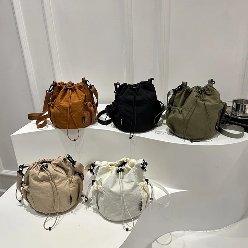 

2025 New Trend Women's Nylon Crossbody Bag Shoulder Bag Korea Style Lightweight Versatile Drawstring Bucket Mobile Phone Holder