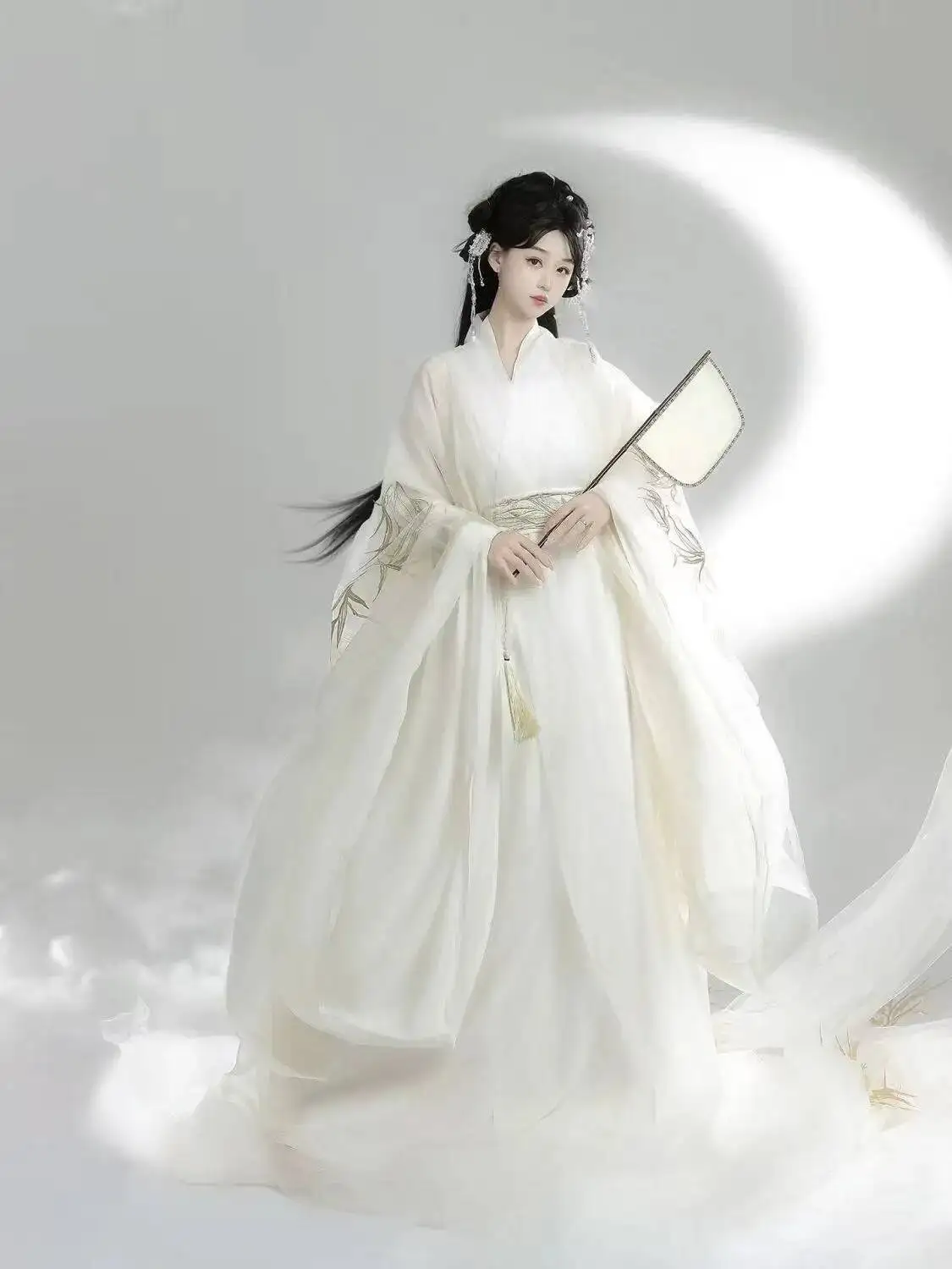 White Embroidered Hanfu Women's Traditional Chinese Clothing Cross Collar Wide sleeve Long Robe Carnival Event Cosplay Outfits view 5